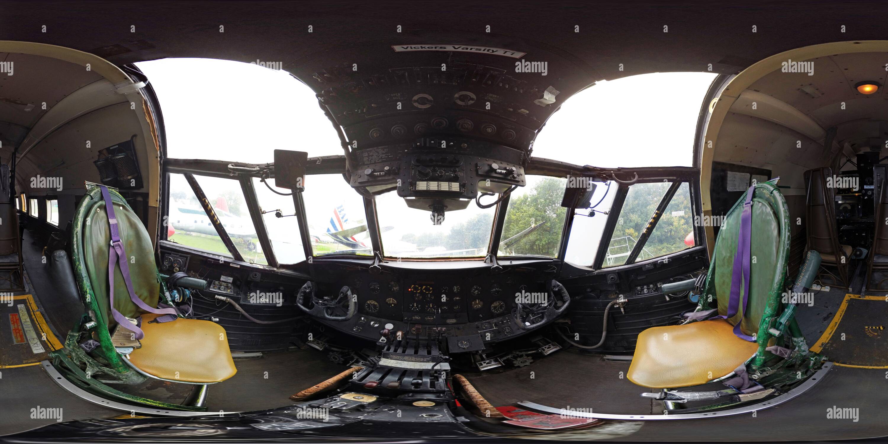 360 Grad Panorama Ansicht von Werfen Sie einen Blick auf den Cockpit-Bereich des Trainee-Bombers Vickers Varsity. BILDNACHWEIS : © MARK PAIN / ALAMY