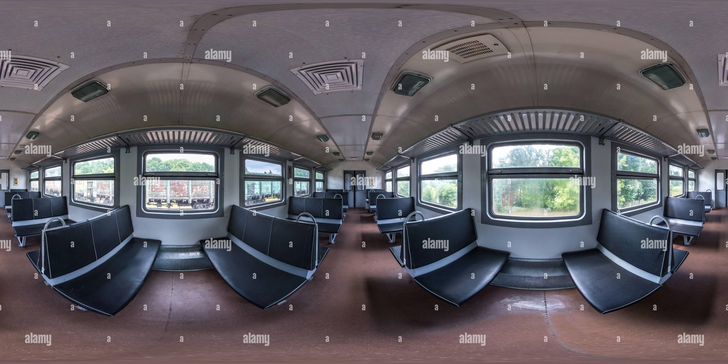 360 Grad Panorama Ansicht von GRODNO, WEISSRUSSLAND - JULI, 2020: Volle nahtlose hdri Panorama 360 Grad-Winkel-Ansicht im Inneren des Budget-Personenbahnwagen in equirectangular p