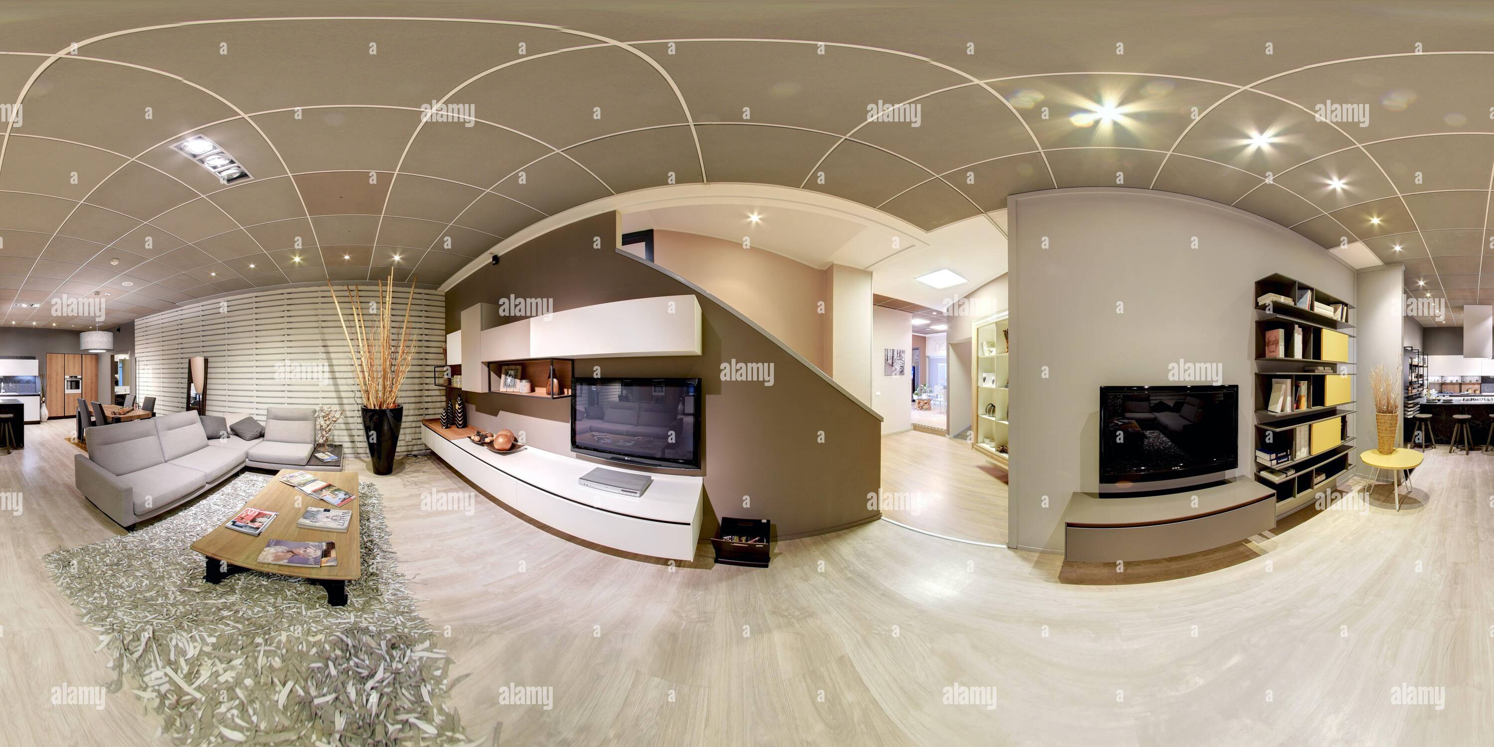 360 Grad Panorama Ansicht von 360-Grad-Panorama einer gehobenen Wohnzimmereinrichtung mit beigefarbenem Dekor, modernen Möbeln und persönlichen Effekten