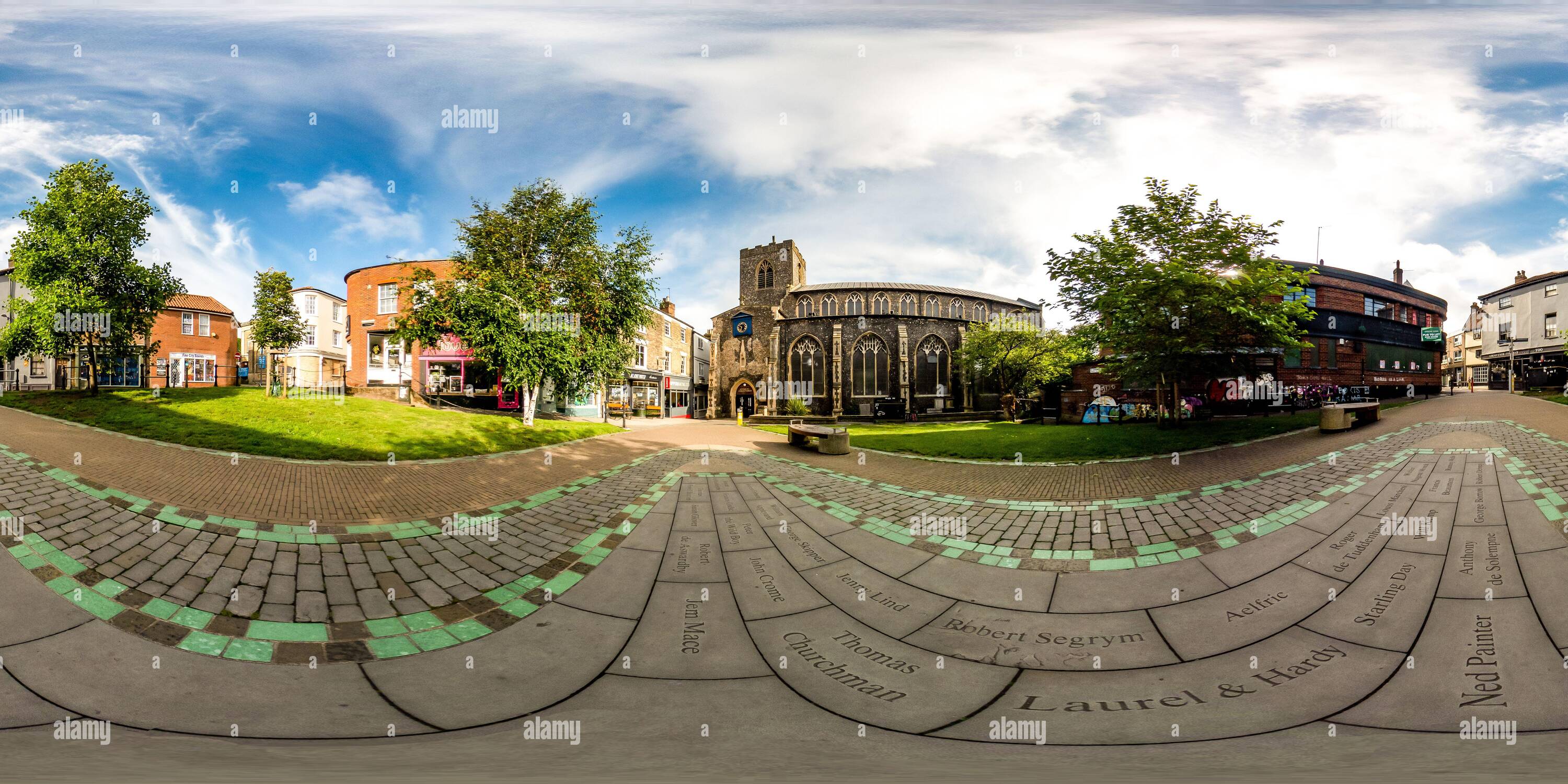 360 Grad Panorama Ansicht von Norwich, Norfolk Großbritannien – Juli 04 2021. Vollständiges, kugelförmiges, nahtloses Panorama mit 360-Grad-Winkel der St. Greogory-Kirche in einer gleicheckigen Projektion. VR