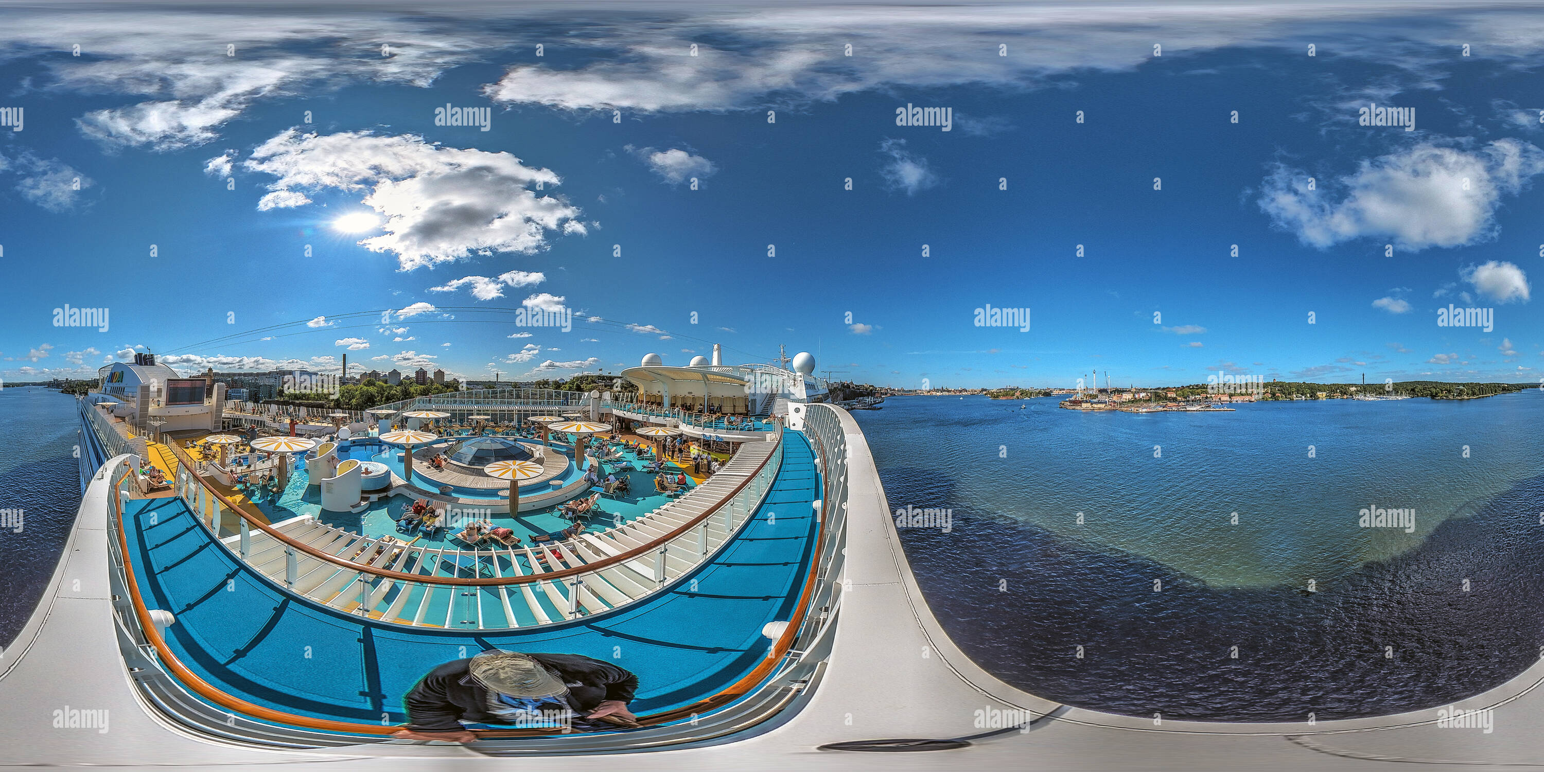 360 Grad Panorama Ansicht von AIDAsol Cruise Ship Pooldeck Stockholm 8-2021