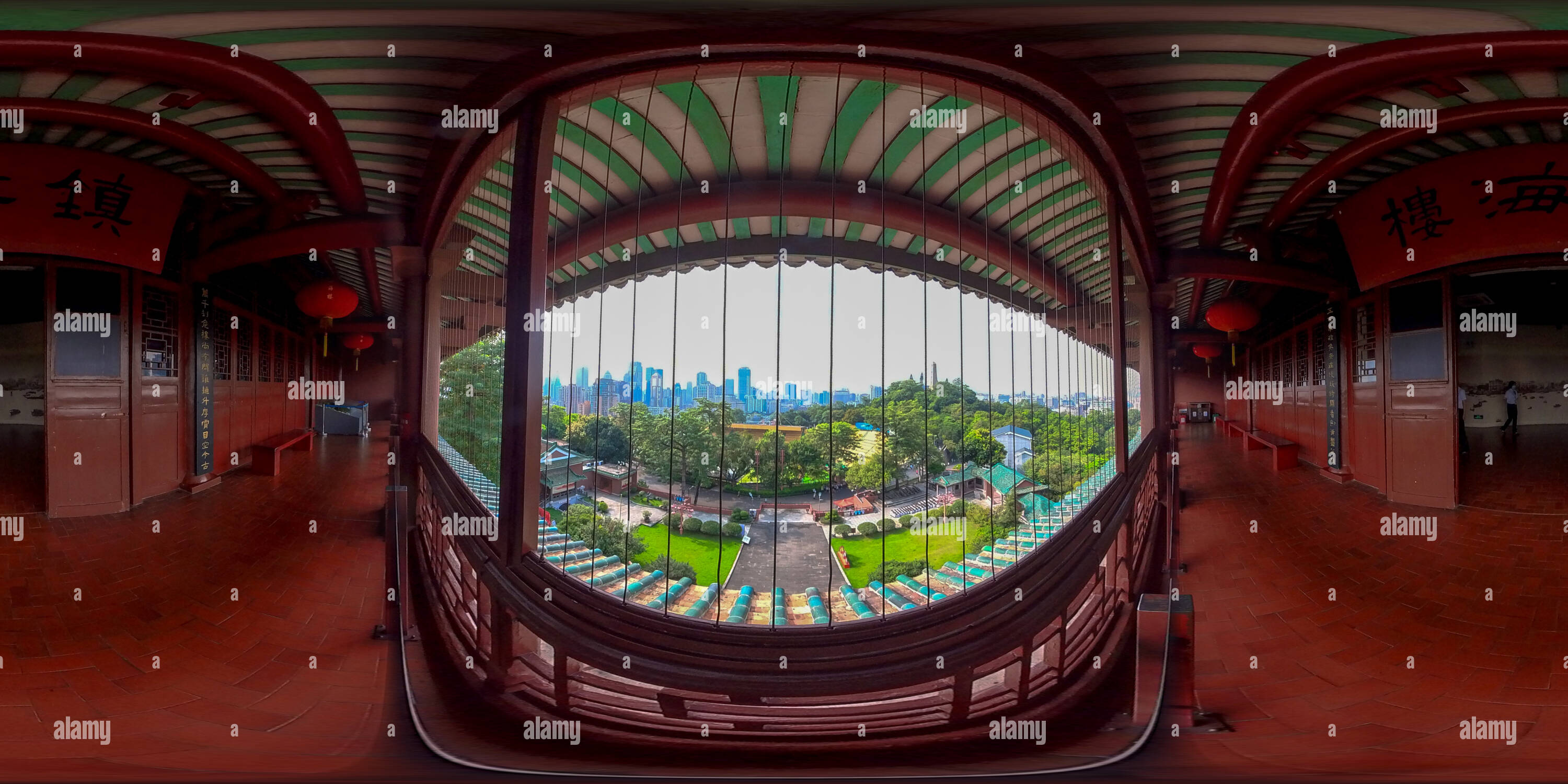 360 Grad Panorama Ansicht von Sehen Sie sich die Stadt Guangzhou von der obersten Etage des Zhenhai-Gebäudes aus an