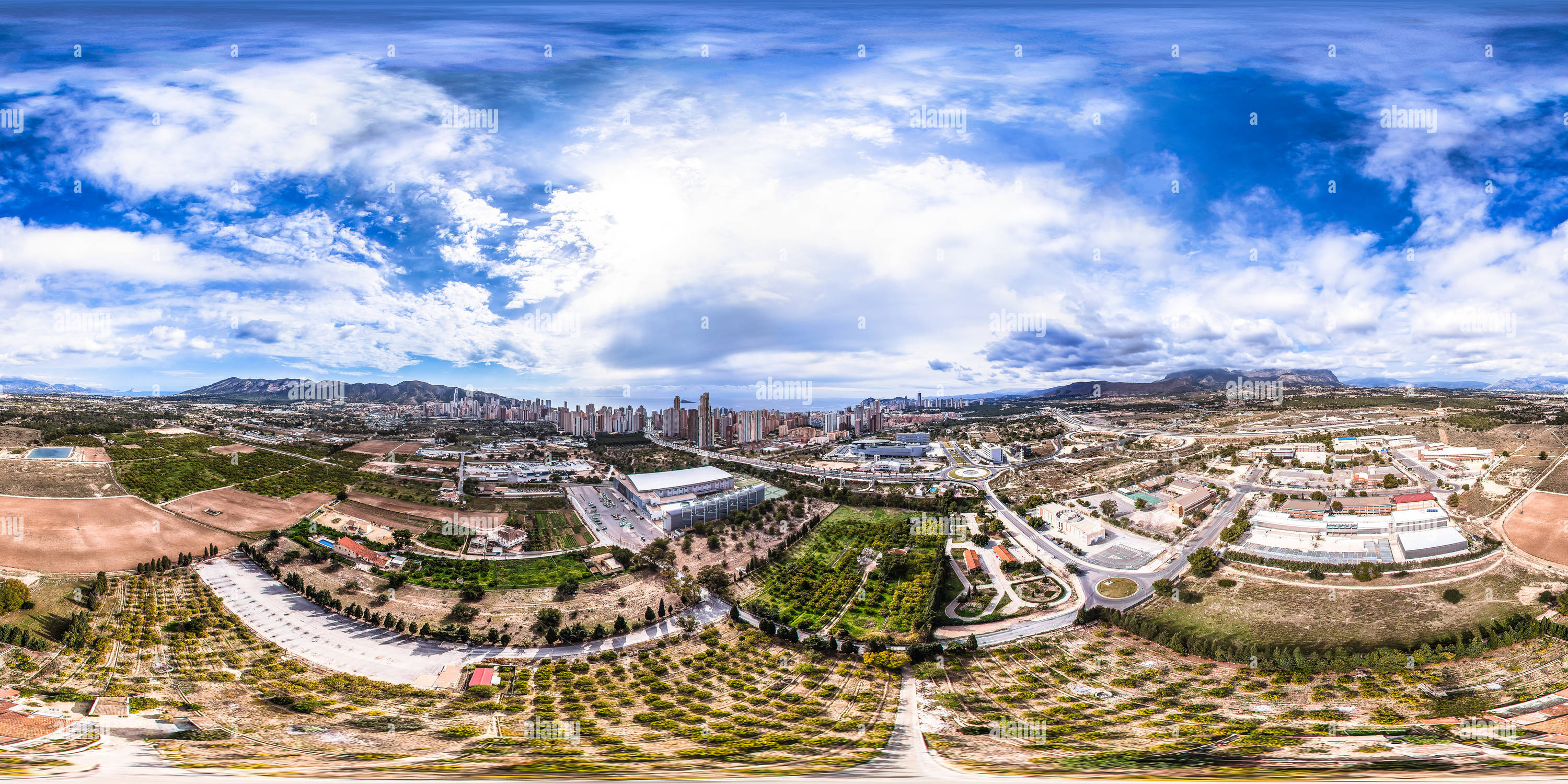 360 Grad Panorama Ansicht von Luftaufnahme von Benidorm Skyline - Benidorm, Costa Blanca - Spanien