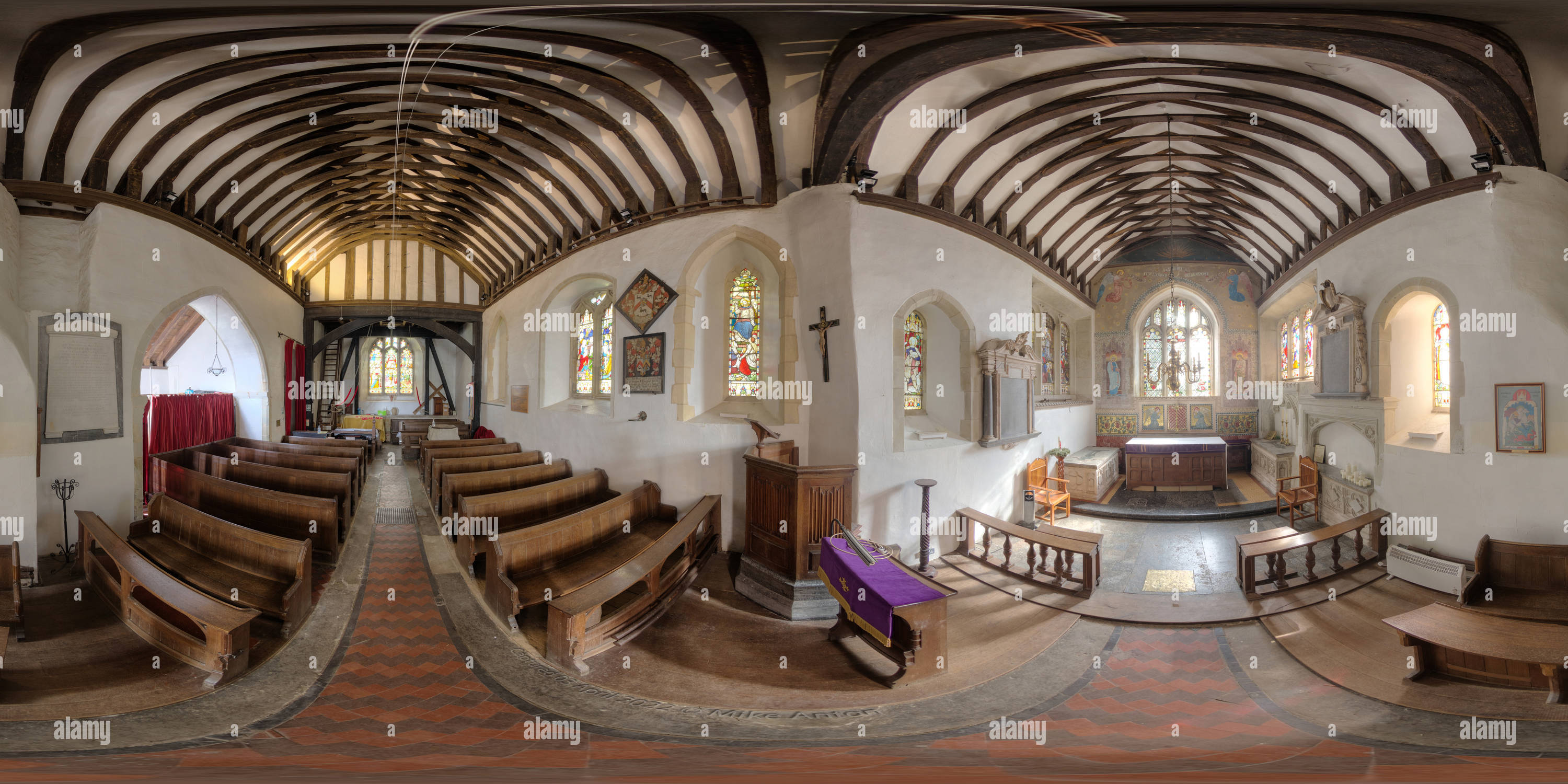 360 Grad Panorama Ansicht von Kirchenschiff der St. George's Church, Crowhurst, Surrey