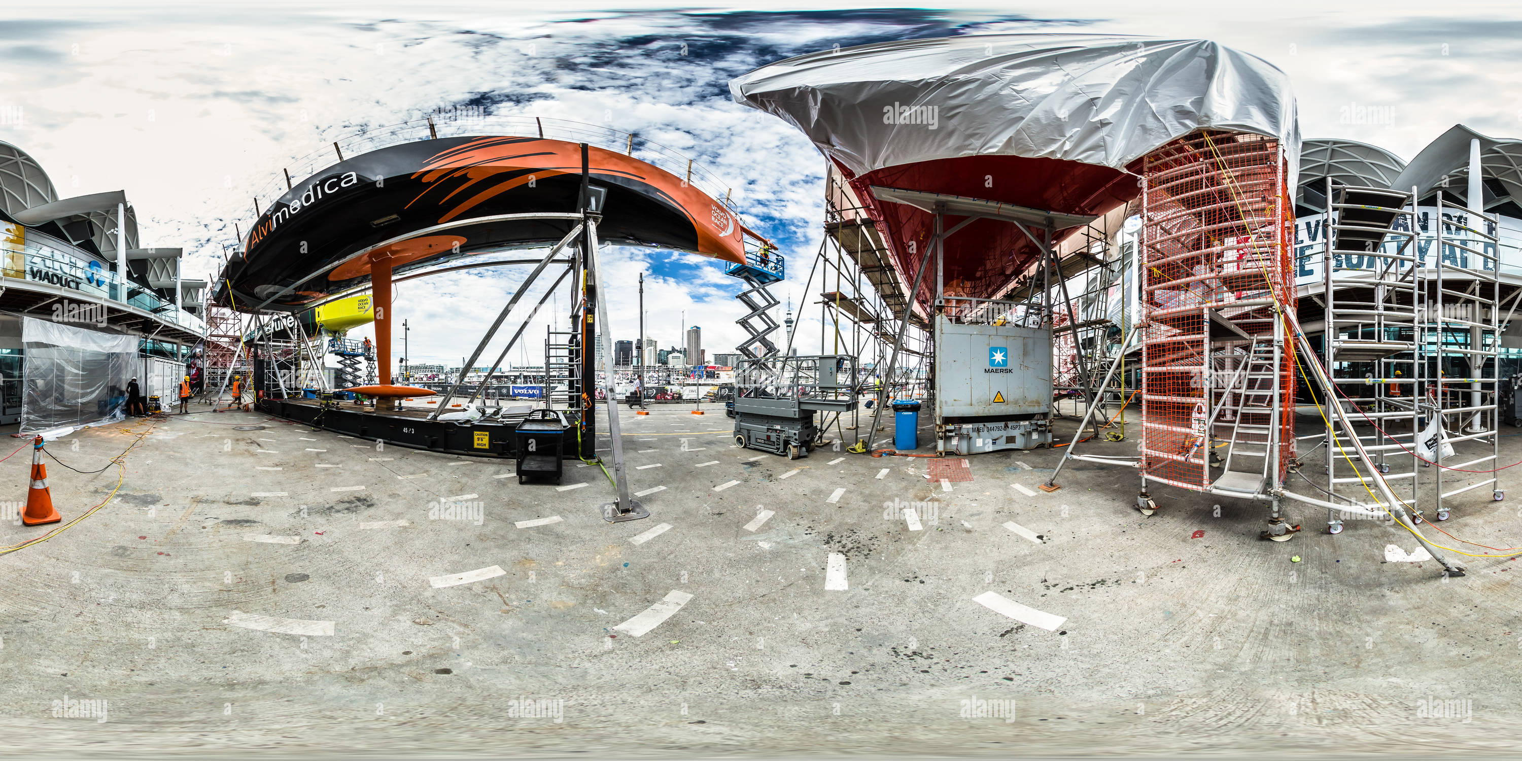 360 Grad Panorama Ansicht von Team Alvimedica - VO65 Wartung -The Boatyard - Volvo Ocean Race 2015 Auckland Stopover - Neuseeland