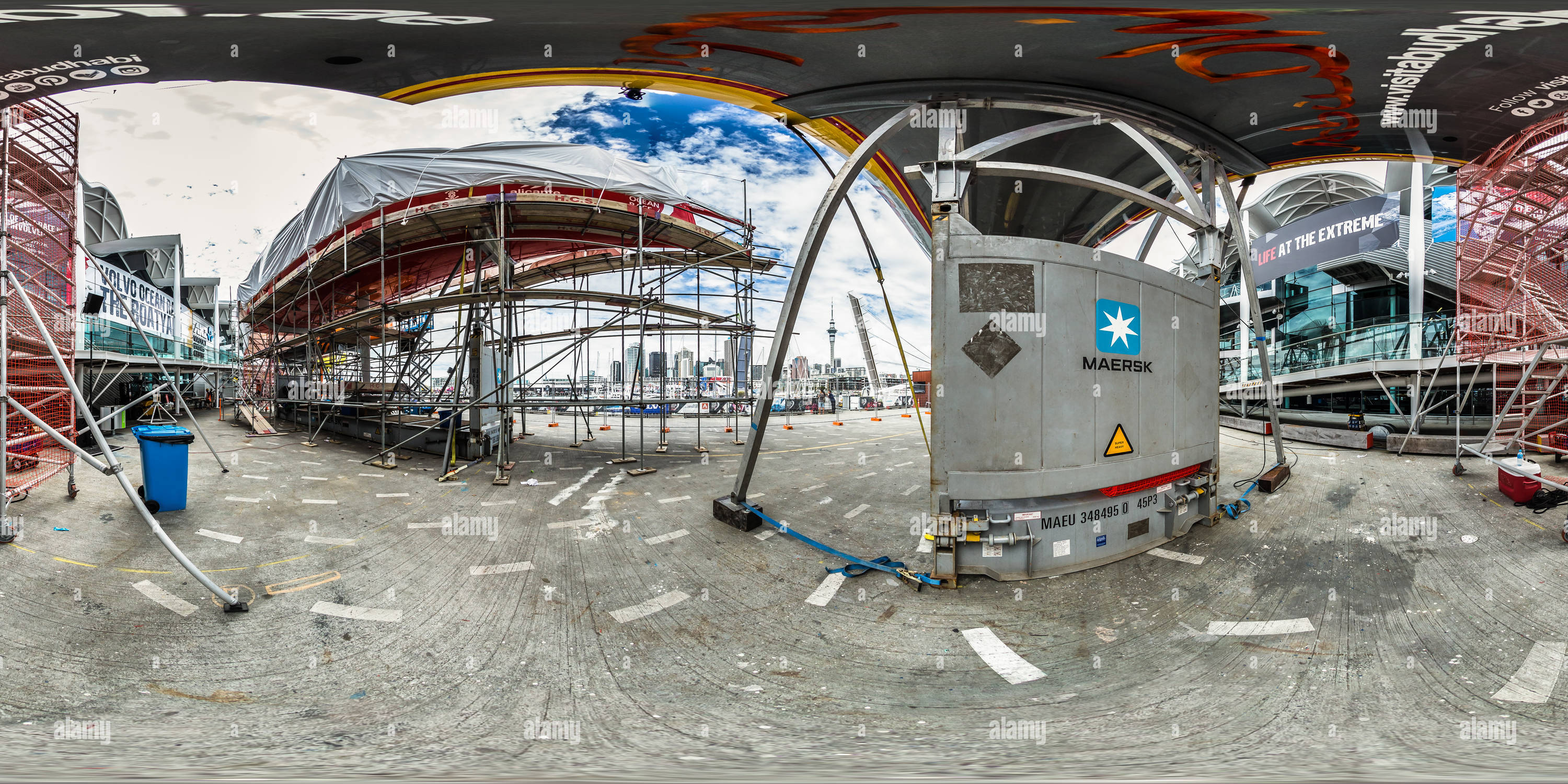 360 Grad Panorama Ansicht von MAPFRE und Abu Dhabi Ocean Racing - VO65 Wartung - The Boatyard - Volvo Ocean Race 2015 Auckland Stopover - Neuseeland