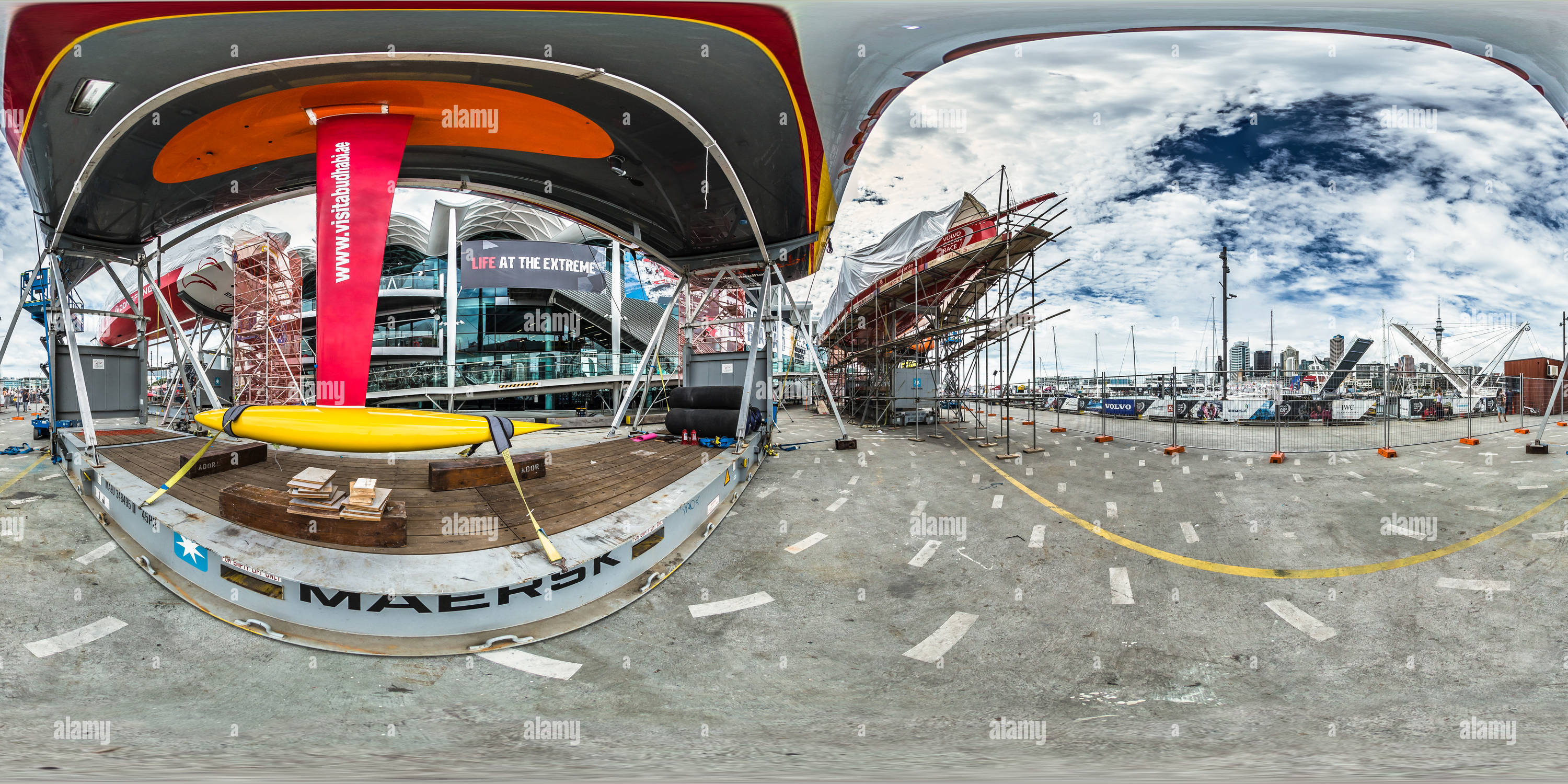 360 Grad Panorama Ansicht von Abu Dhabi Ocean Racing - VO65 Wartung - The Boatyard - Volvo Ocean Race 2015 Auckland Stopover - Neuseeland