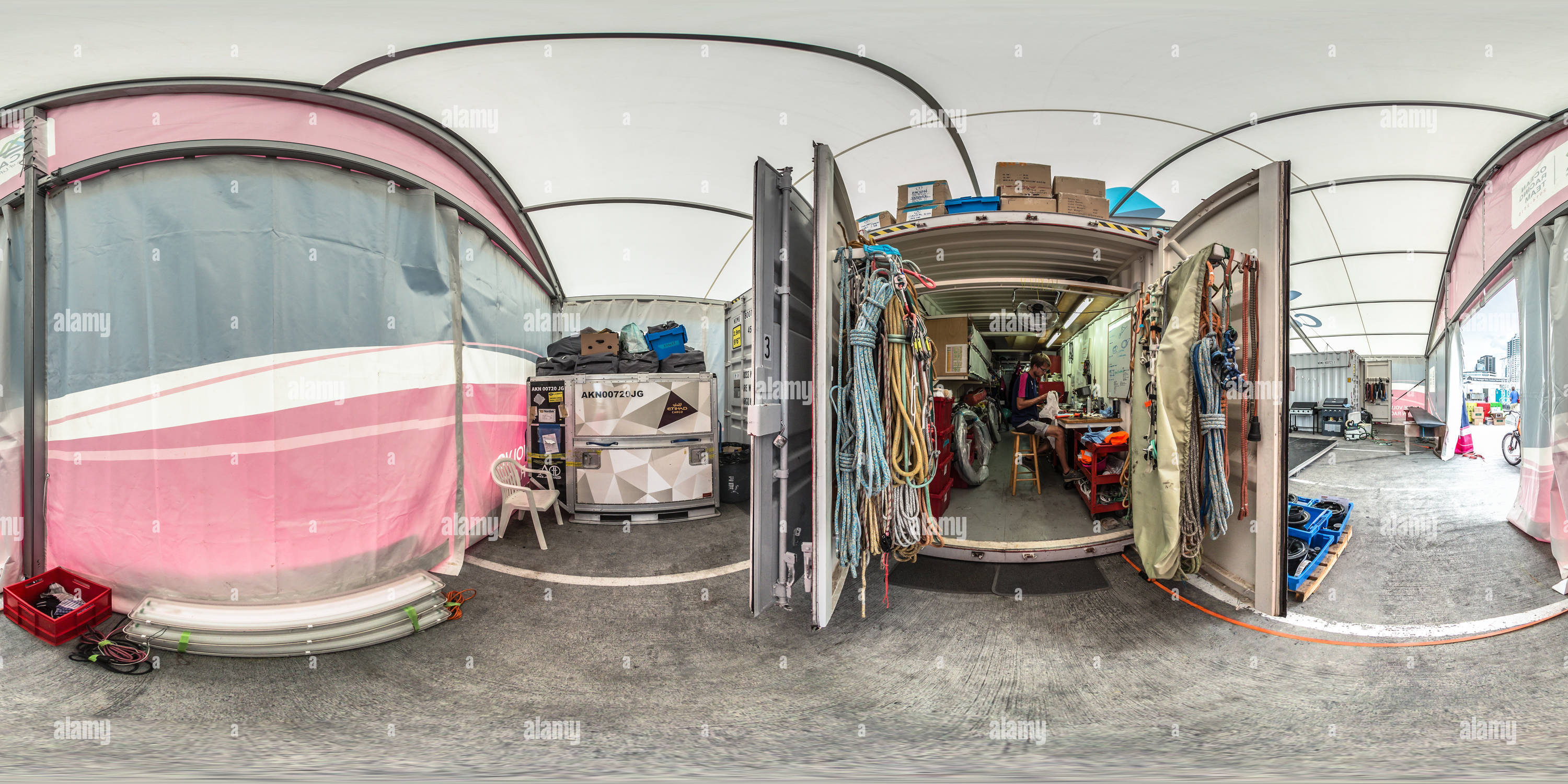 360 Grad Panorama Ansicht von Halyards, Sheets and Fittings Inspections on Team SCA at the Equipment Zone - Volvo Ocean Race 2015 Auckland Stopover - Neuseeland