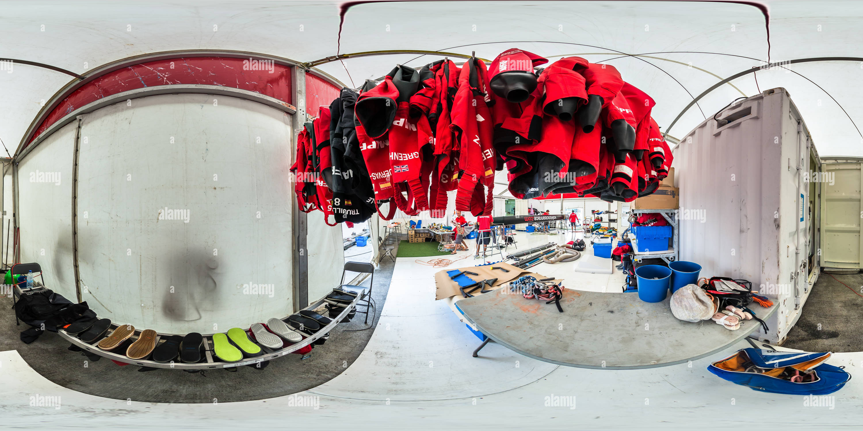 360 Grad Panorama Ansicht von Spanisches Team Neoprenanzüge trocknet aus - Team MAPFRE - Volvo Ocean Race 2015 Auckland Stopover - Neuseeland