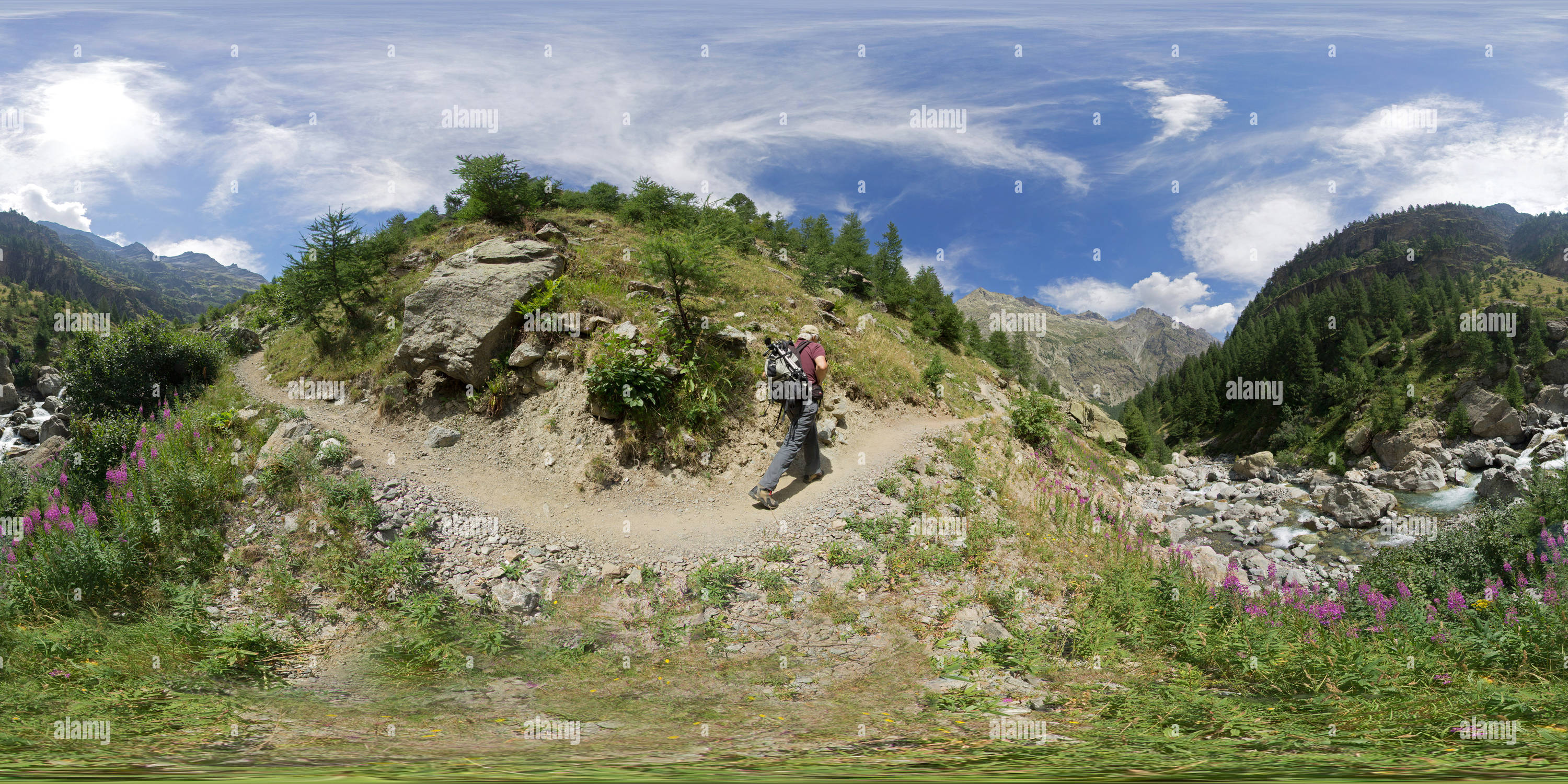 360 Grad Panorama Ansicht von En montant au Jas-Lacroix, le vallon et le torrent de la Selle