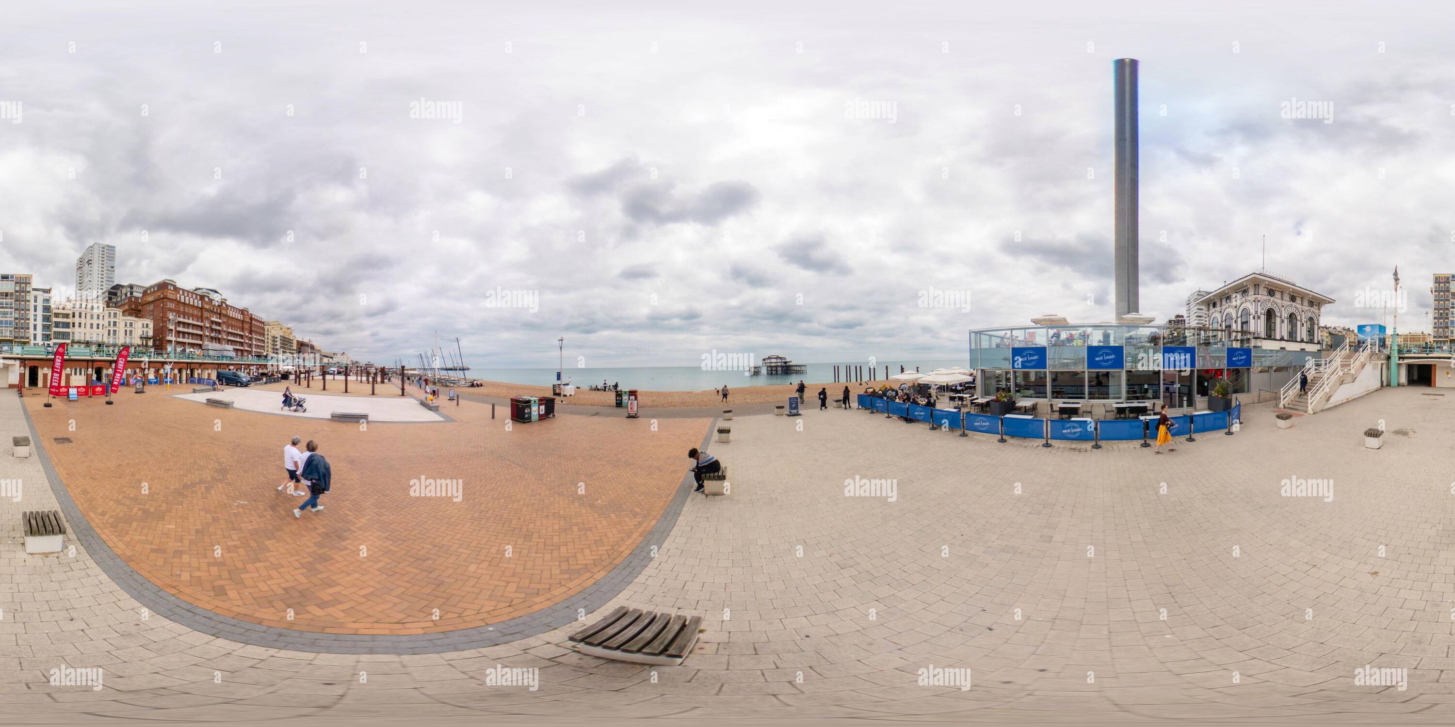 360 Grad Panorama Ansicht von Brighton Beach uk mit 360 Kamera aufgenommen