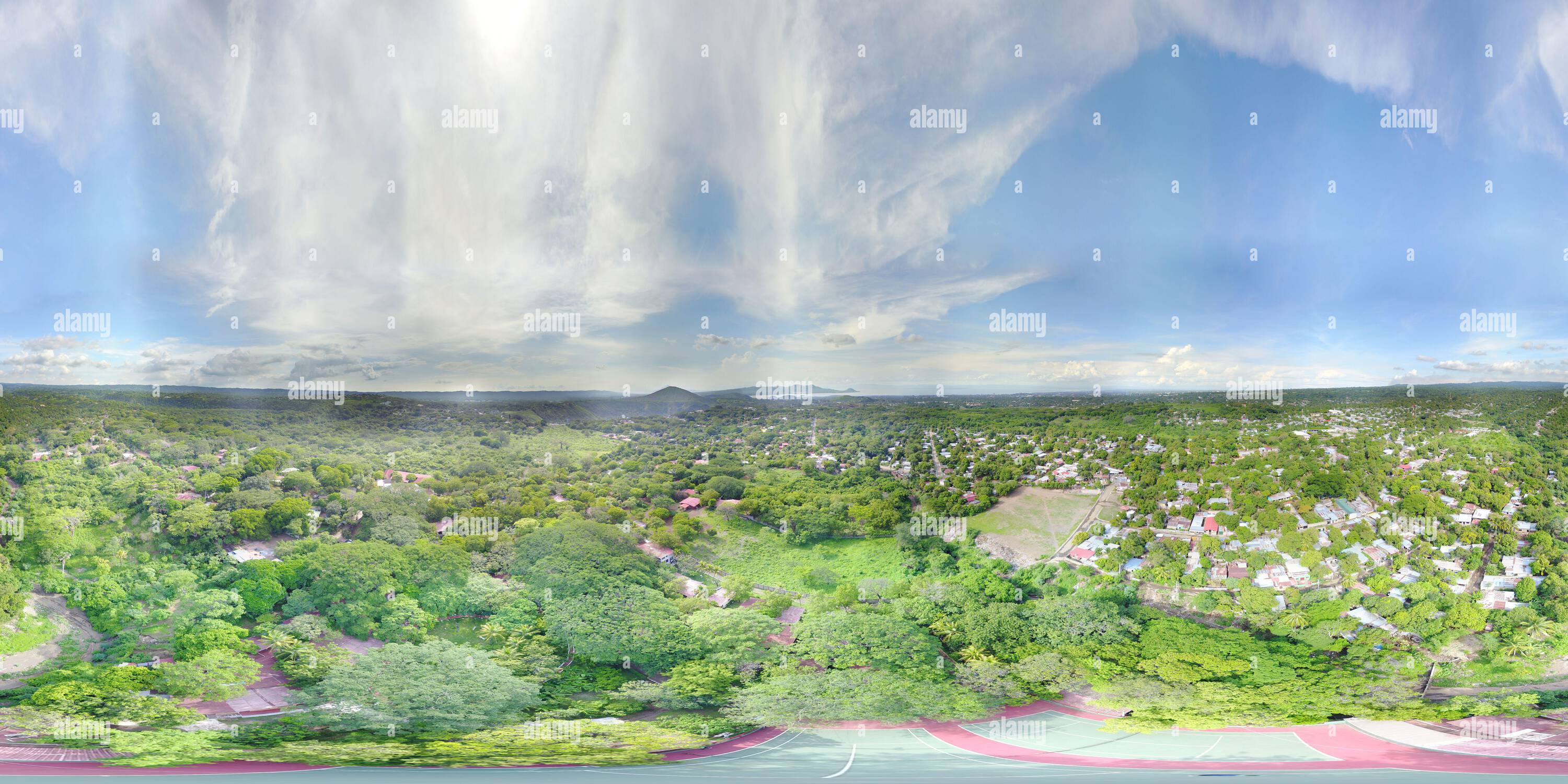 360 Grad Panorama Ansicht von 360 Panorama-Ansicht auf Managua Nicaragua mit Tennis Court Luftdrohne Ansicht