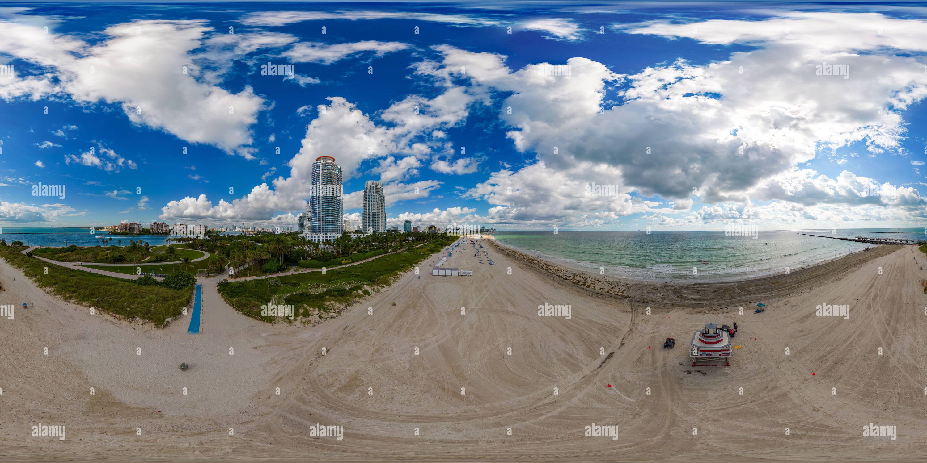 360 Grad Panorama Ansicht von South Beach Miami Rettungsschwimmer Turm. Luftaufnahme 360 mit äquivalentrechteckiger sphärischer VR-Aufnahme