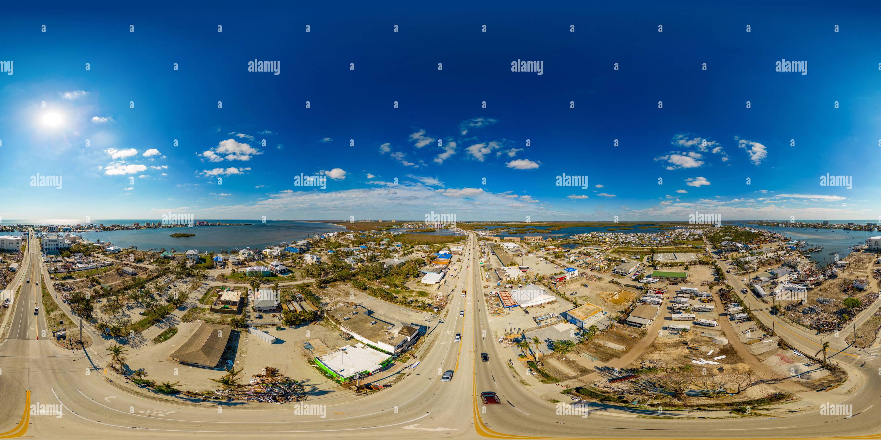 360 Grad Panorama Ansicht von Luftdrohne 360, sphärisches Panorama, Fort Myers, Florida, Hurrrikan Ian nach dem Sturm