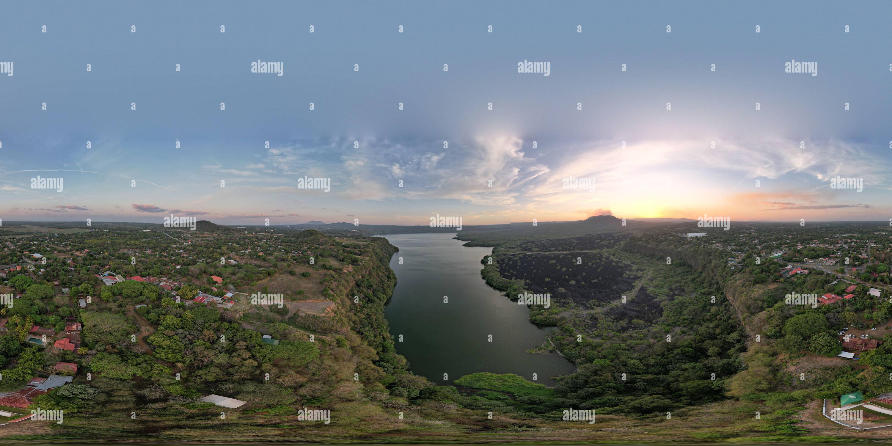 360 Grad Panorama Ansicht von 360 vr-Panorama der Masaya Lagune aus der Luftdrohne bei Sonnenuntergang
