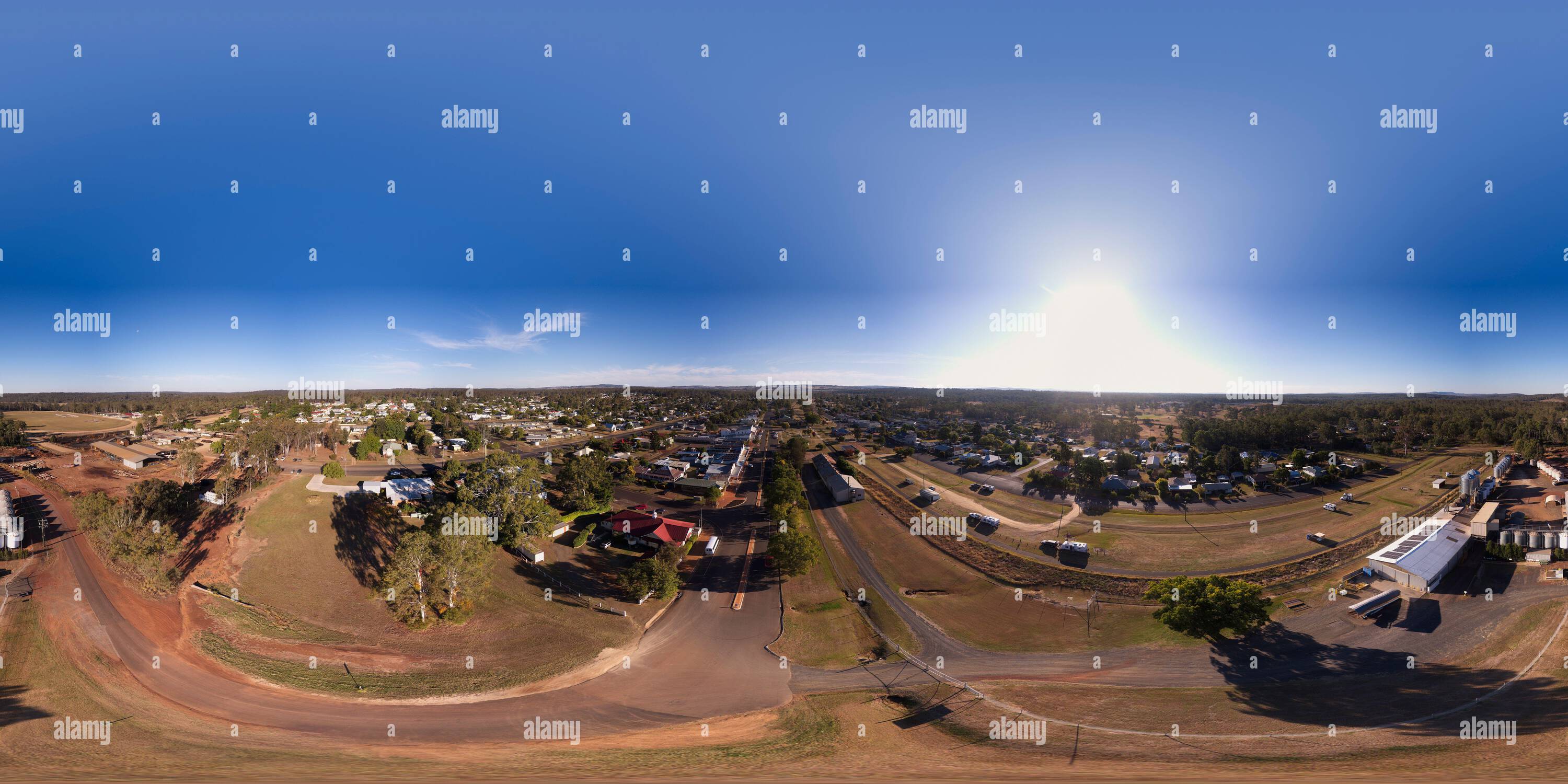 360 Grad Panorama Ansicht von Das 360-Panorama des kleinen Dorfes Wondai South Burnett Region Queensland Australien aus der Vogelperspektive.