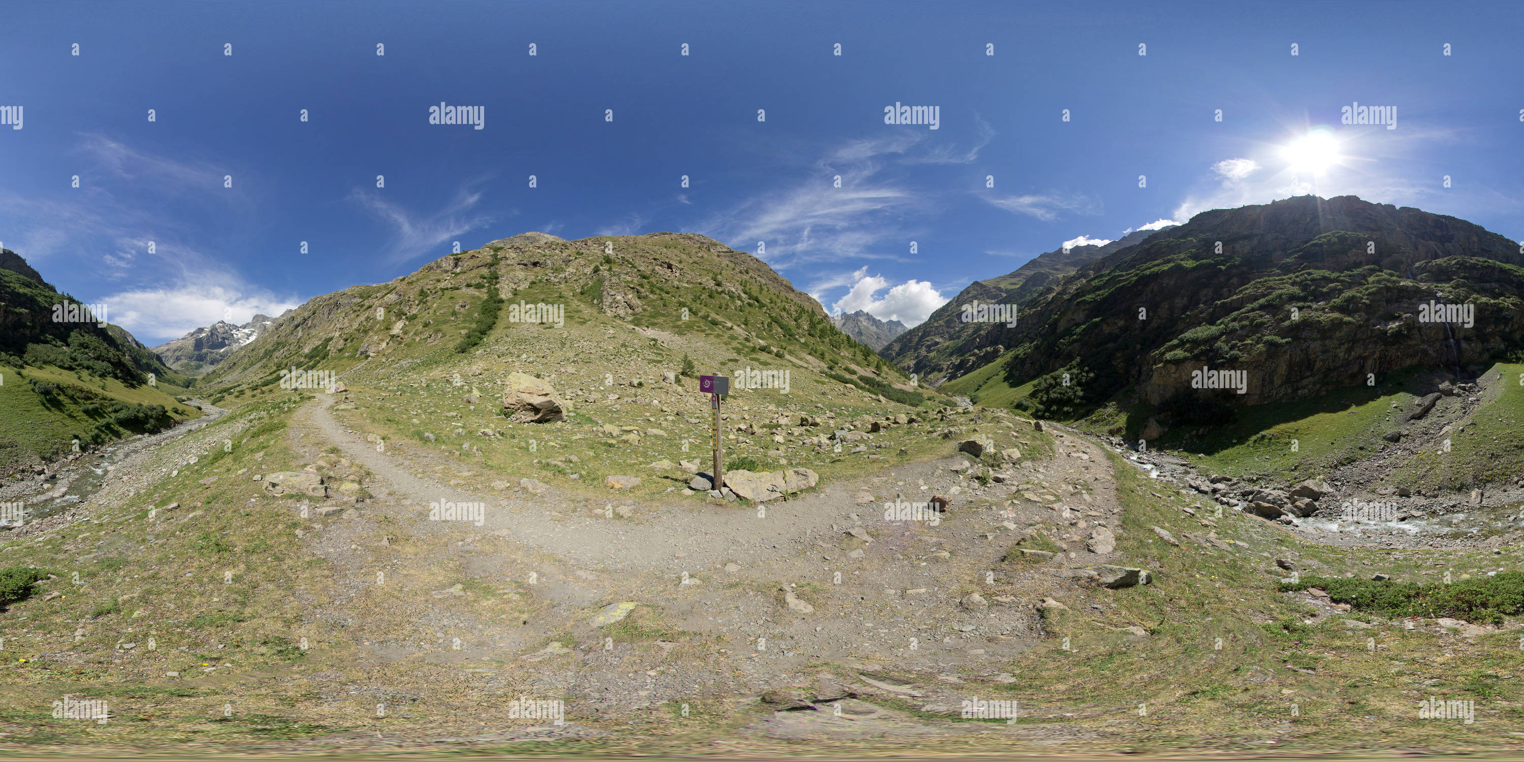 360 Grad Panorama Ansicht von En Montant au Jas-Lacroix, dans le vallon de la Selle