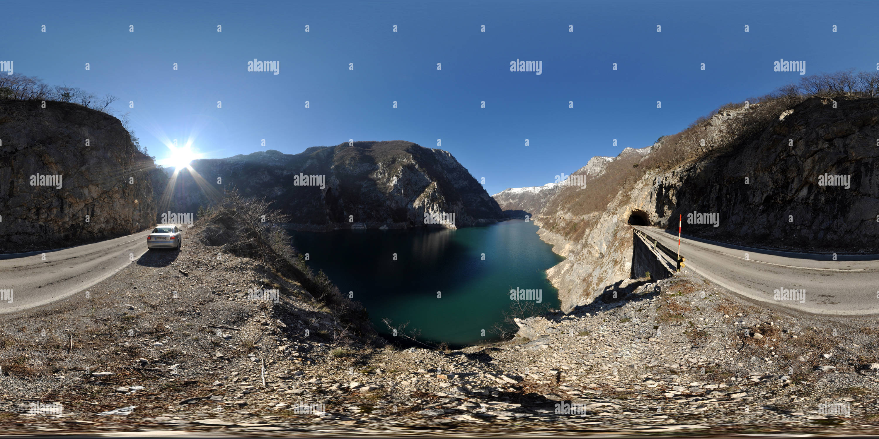 360 Grad Panorama Ansicht von Piva See (Pivsko jezero) Winter