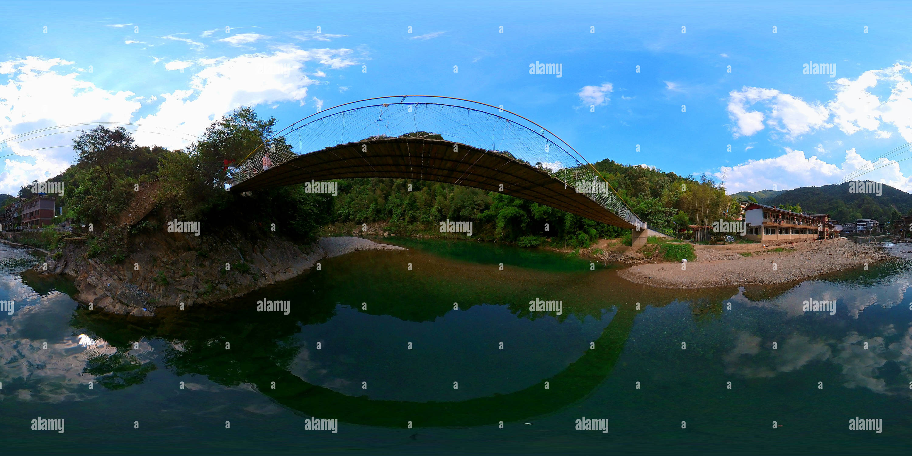 360 Grad Panorama Ansicht von Unter der Hängebrücke 吊桥下