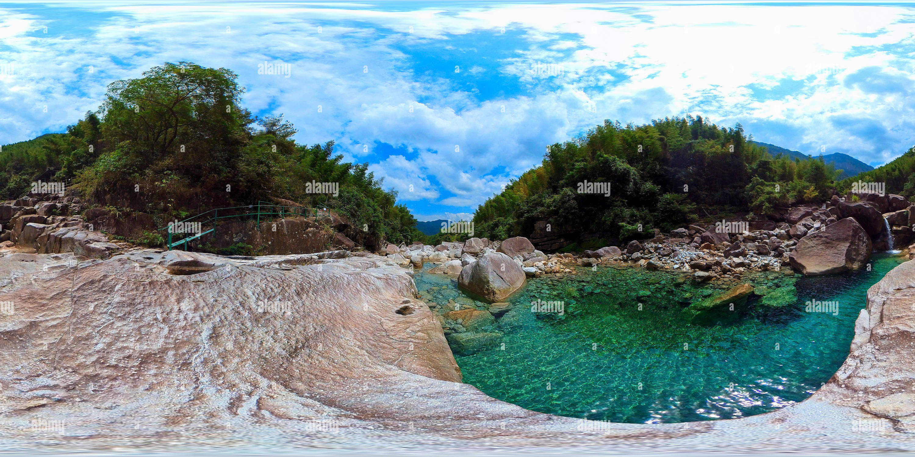 360 Grad Panorama Ansicht von Wilde Bäche und Wasserfälle 野外溪流与瀑布