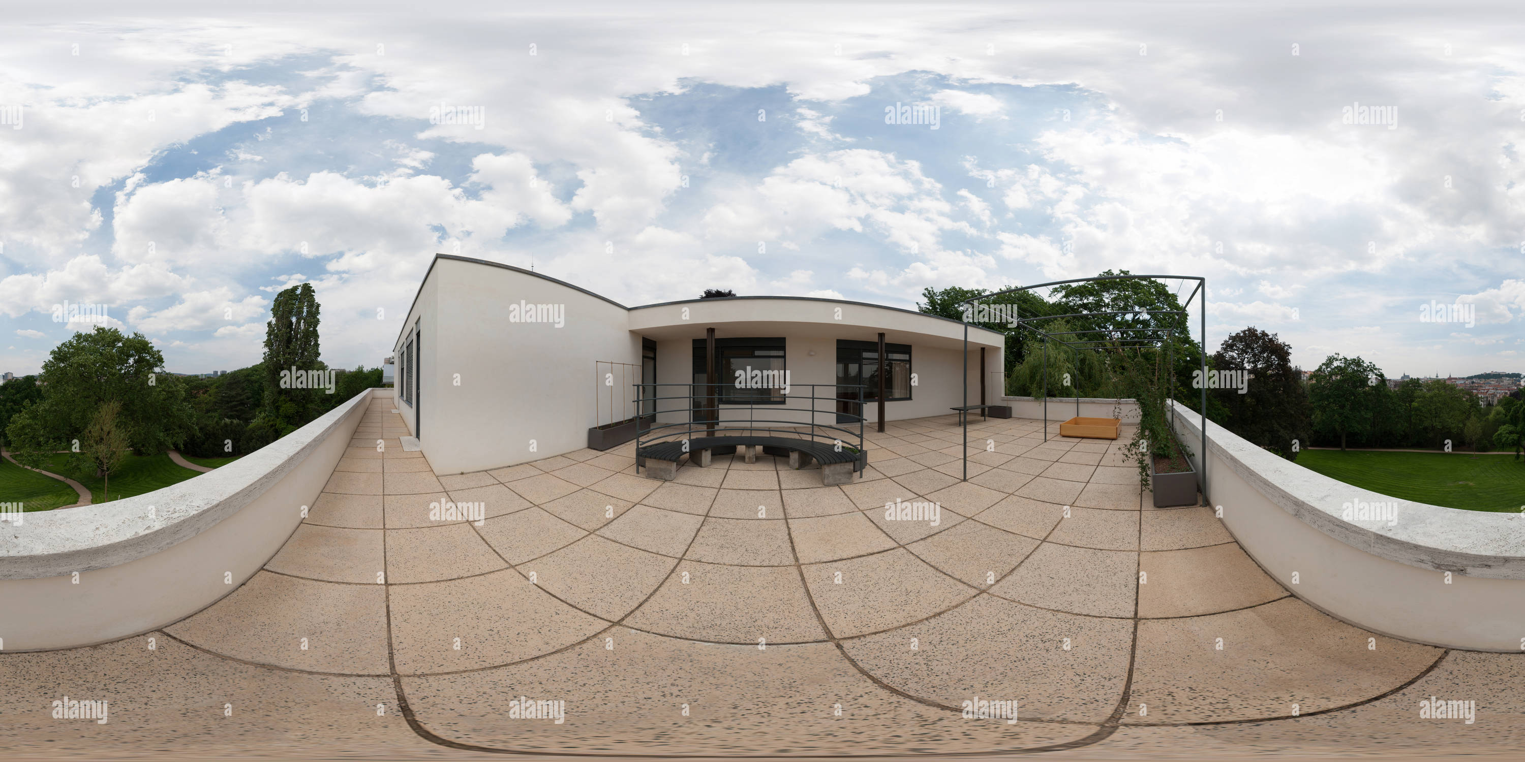 360 Grad Panorama Ansicht von Villa Tugendhat - Obere Terrasse (UNESCO-Weltkulturerbe)