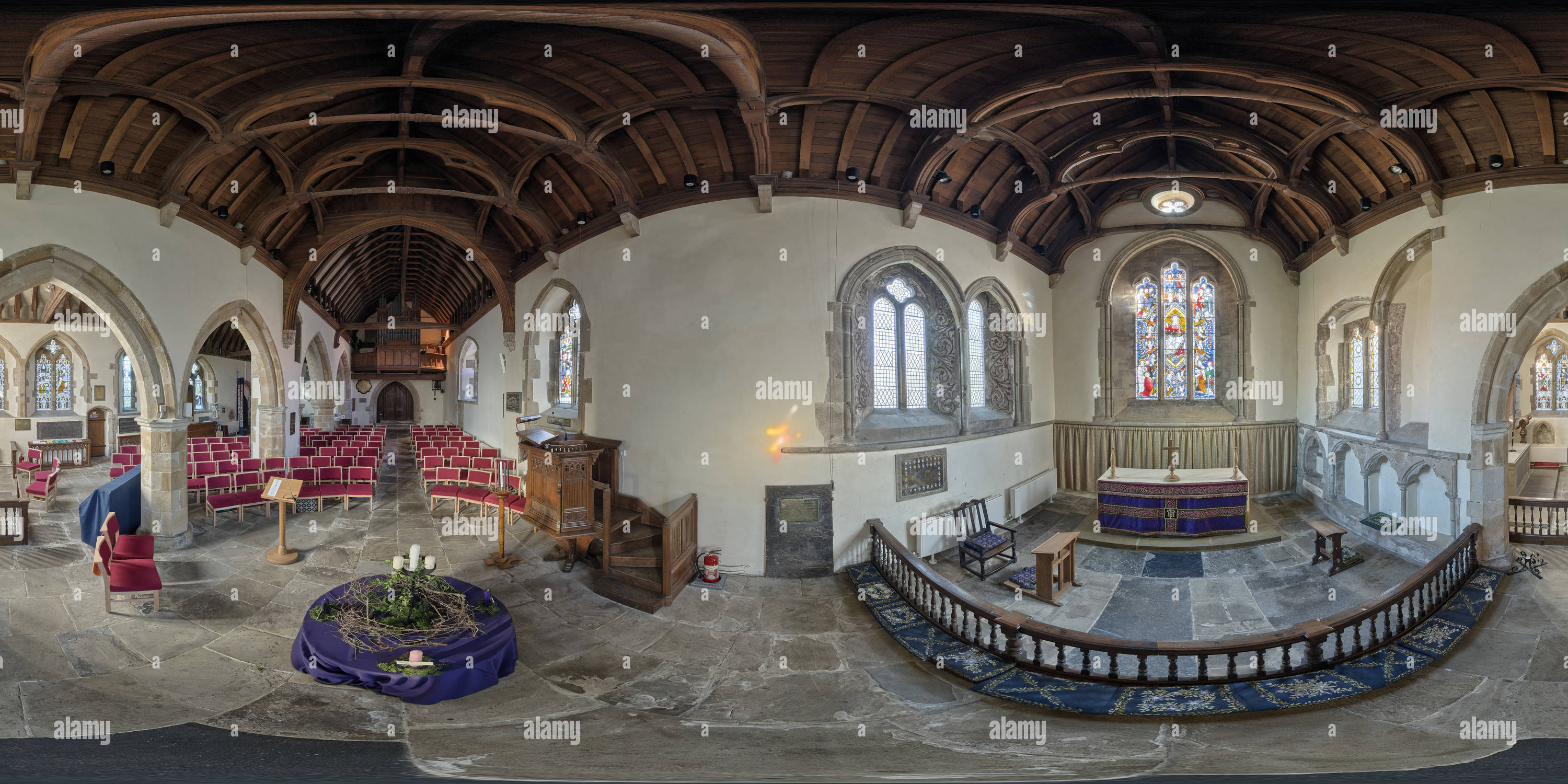 360 Grad Panorama Ansicht von Chancel von St. Margaret von Antioch, West Hoathly