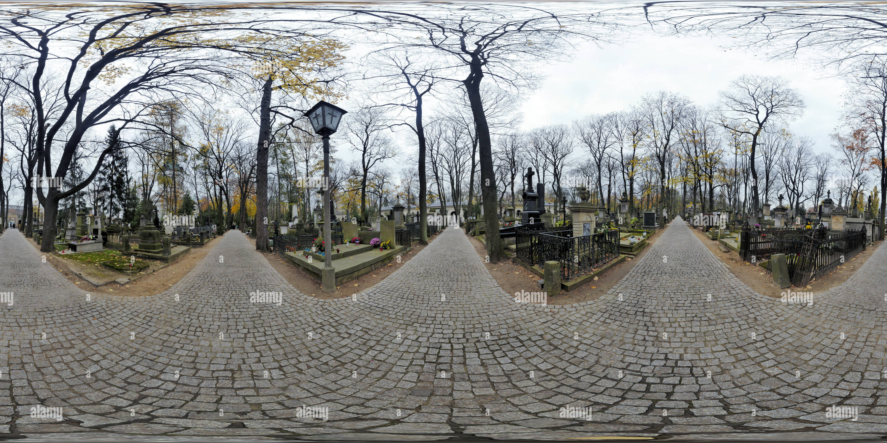 360 Grad Panorama Ansicht von Militärfriedhof Powazki (Warschau)