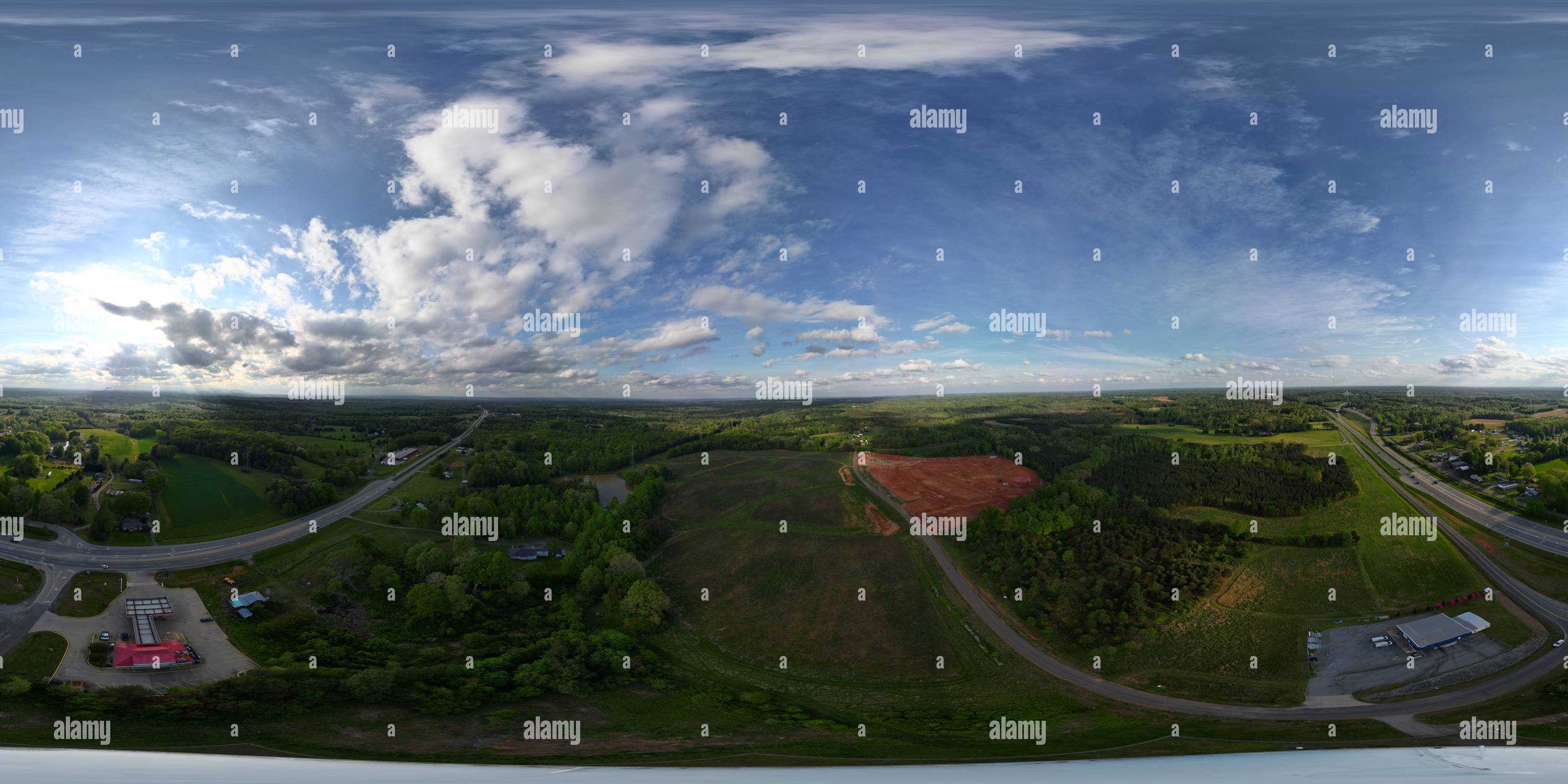360 Grad Panorama Ansicht von Über dem Wasserturm im Rockingham County North Carolina im Frühling