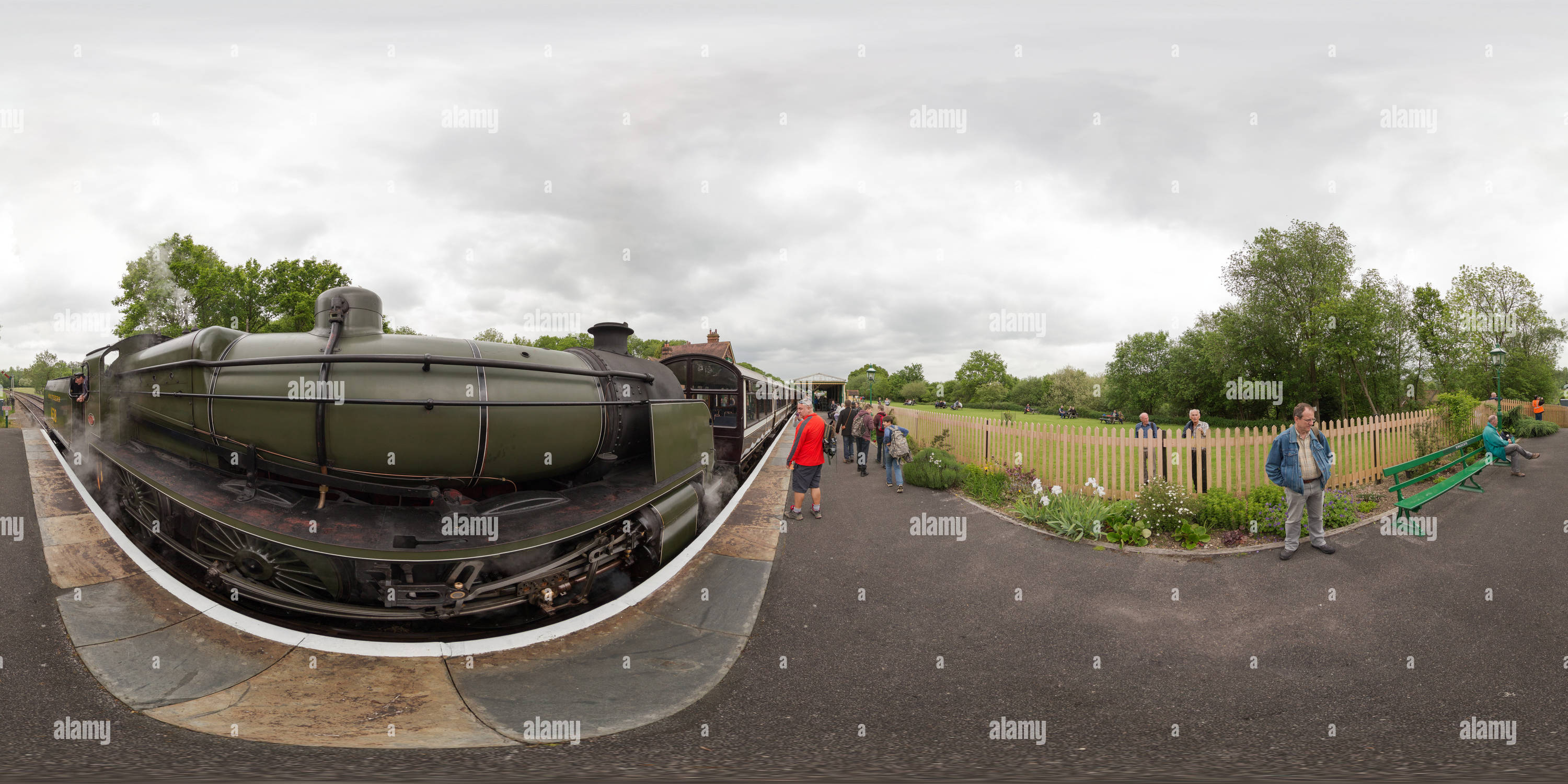 360 Grad Panorama Ansicht von Southern SR 1638 U-Klasse am Bahnhof Kingscote