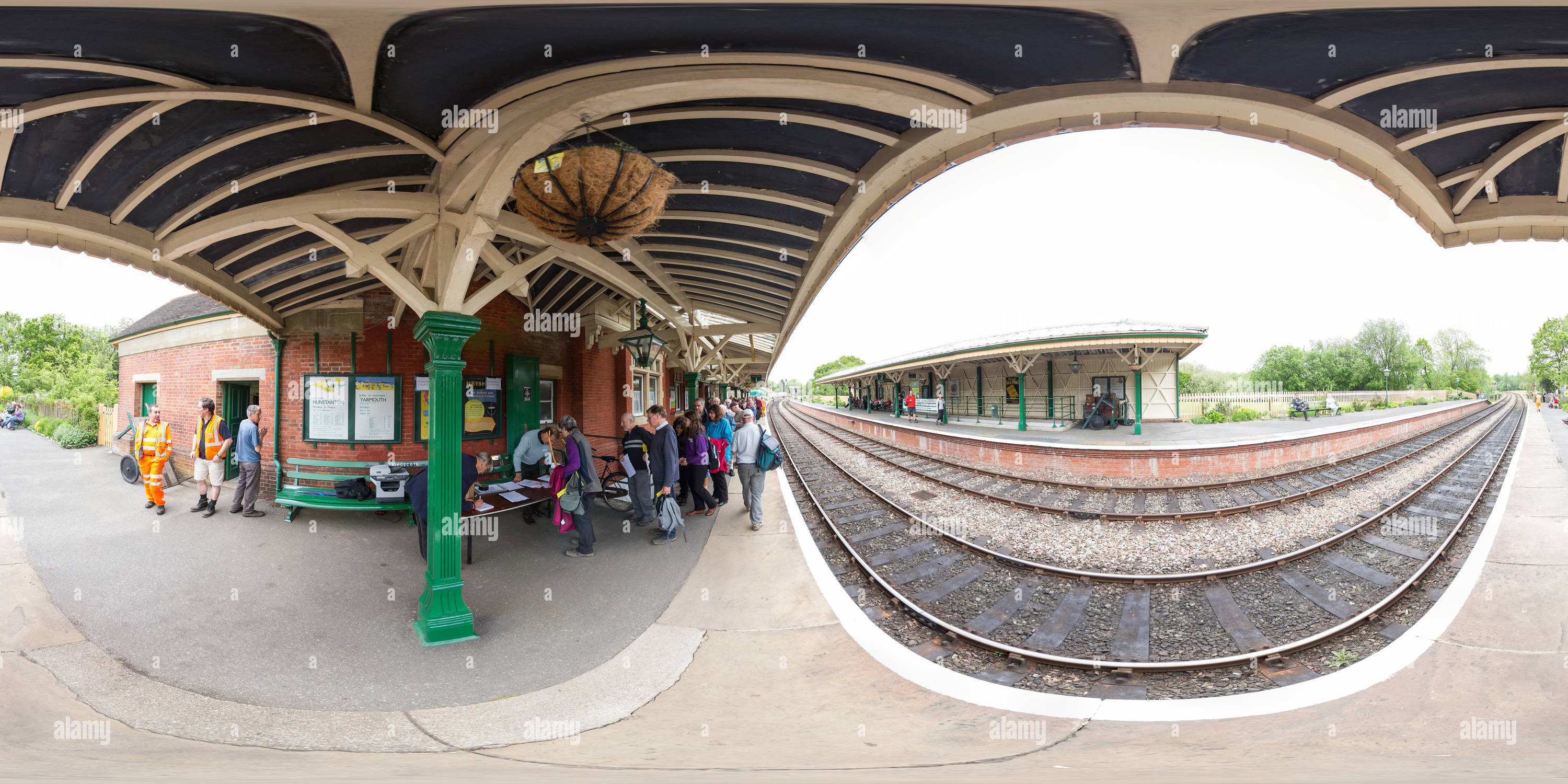 360 Grad Panorama Ansicht von Walkers meldet sich für die 2015-spurige Wanderung am Bahnhof Kingscote an