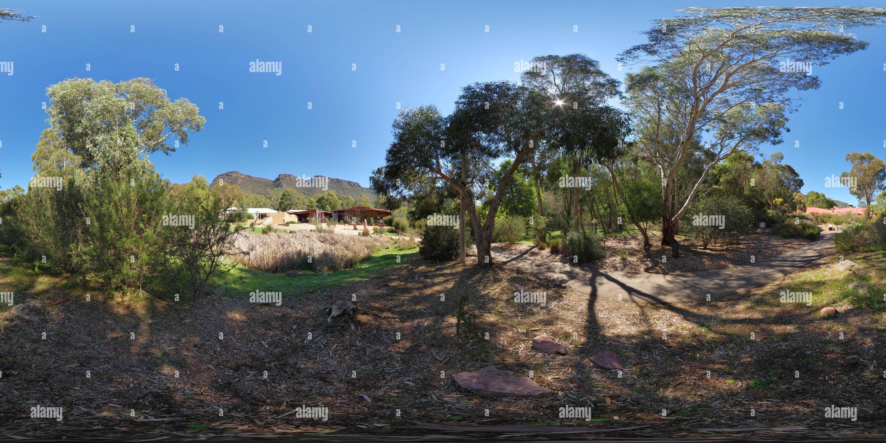 360 Grad Panorama Ansicht von Brambuk Cultural Centre und Gariwerd Information Centre in Halls Gap