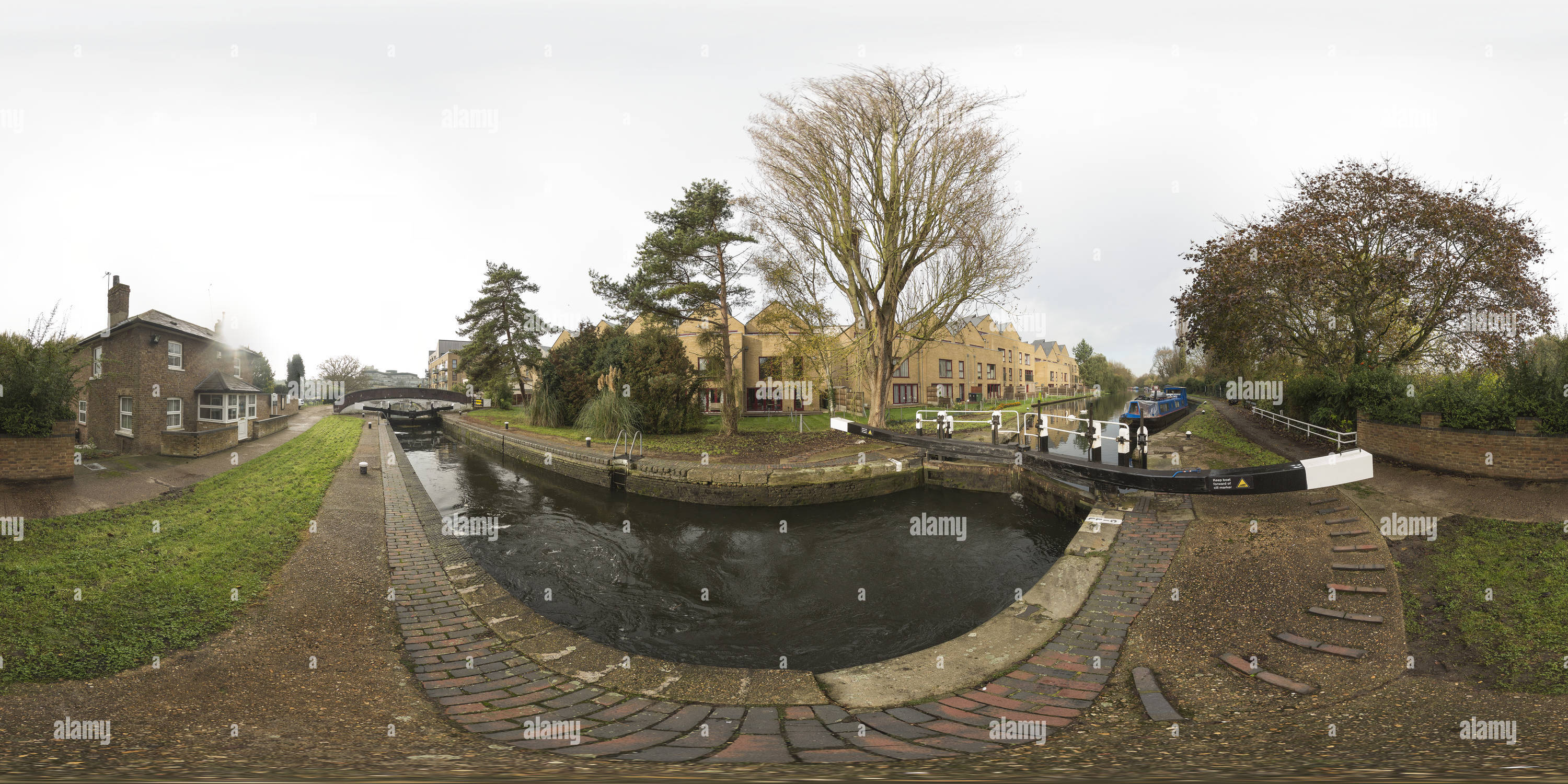 360 Grad Panorama Ansicht von Grand Union Canal in Uxbridge