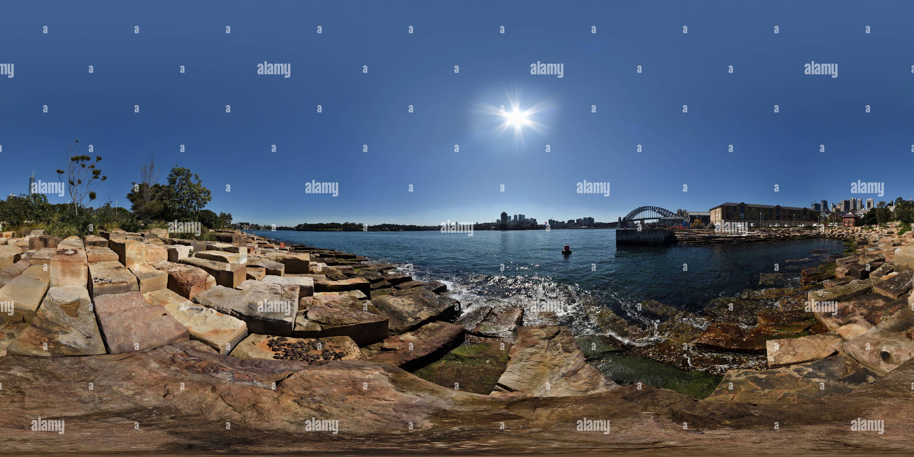 360 Grad Panorama Ansicht von 360-Grad-Panoramablick auf Marrinawi Cove, Sandstone Block Foreshore im Barangaroo Park, Millers Point, Walsh Bay, Sydney, Australien