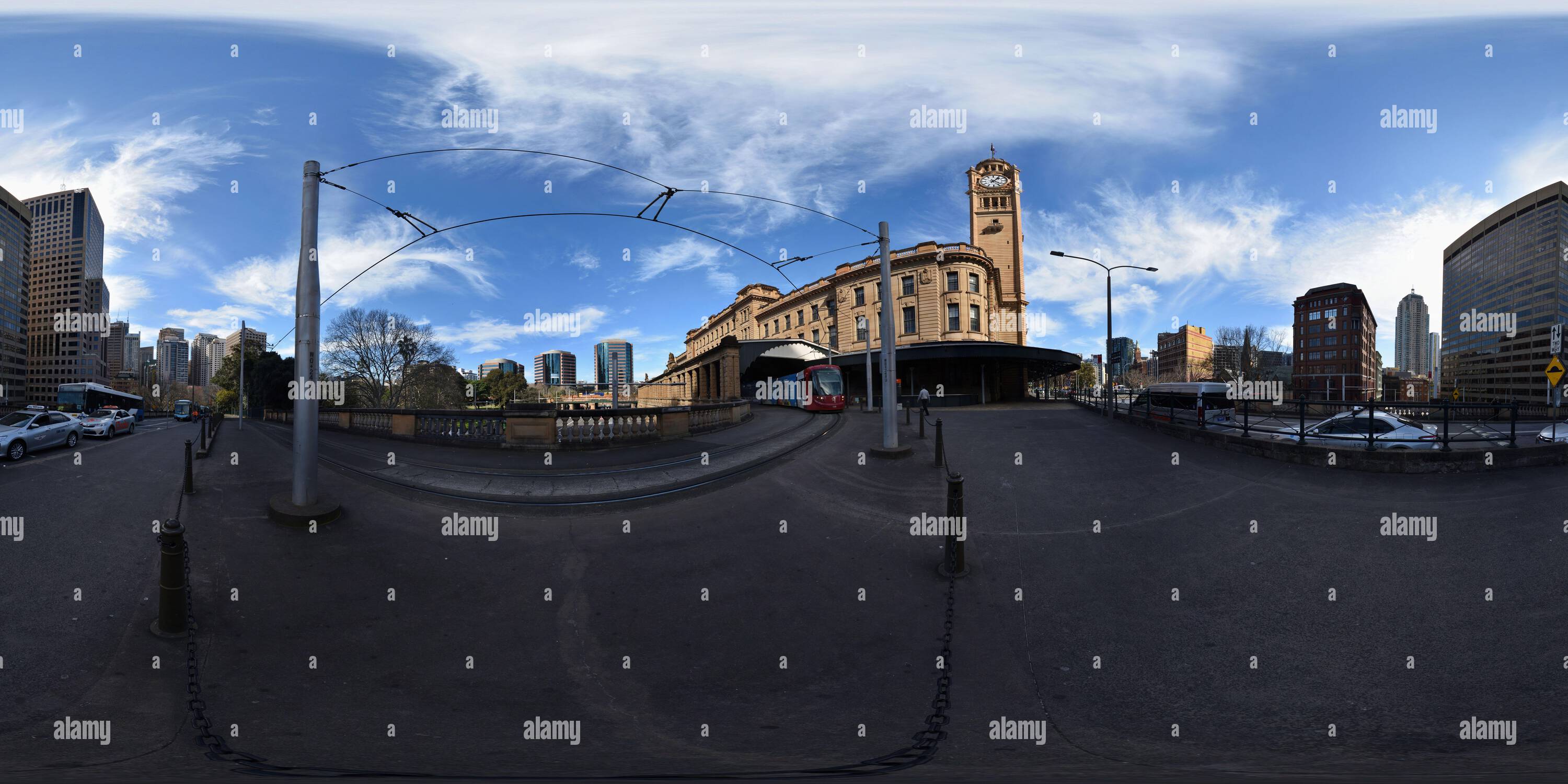 360 Grad Panorama Ansicht von Straßenbahnhaltestelle, Hauptbahnhof Sydney, Hauptfassade mit Uhrenturm.