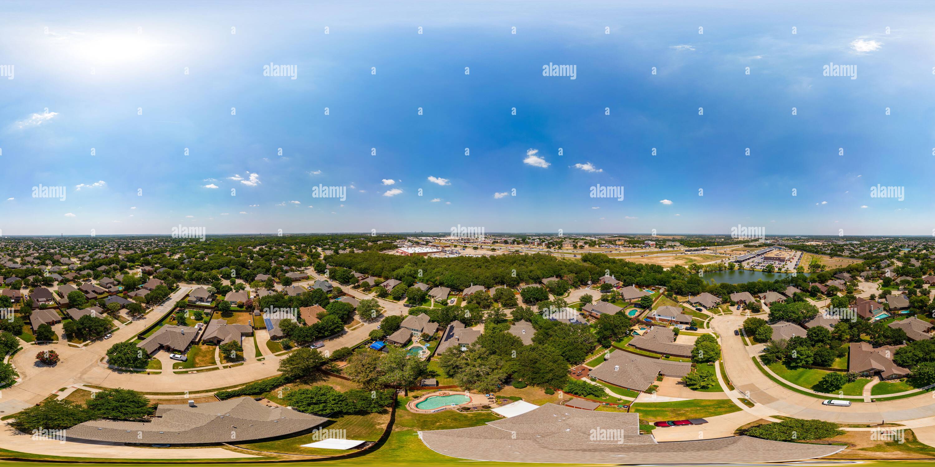 360 Grad Panorama Ansicht von Aerial 360 Drohnen Foto Wohnviertel in Denton Texas, USA