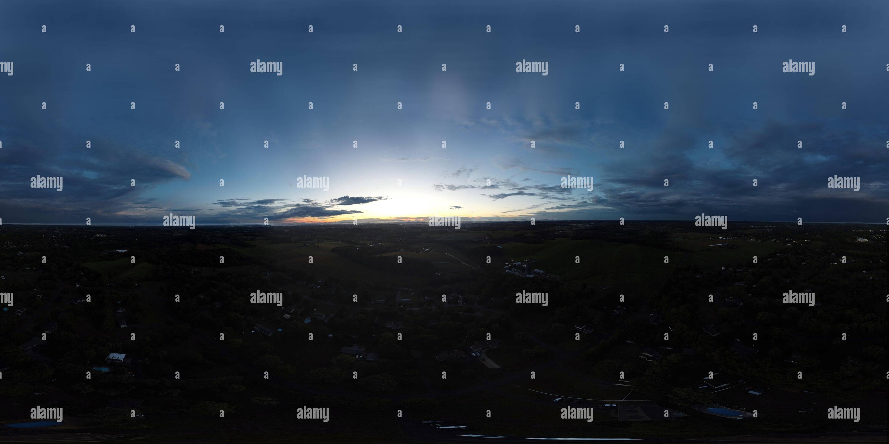 360 Grad Panorama Ansicht von Weißer Sonnenuntergang Über Der Nachbarschaft