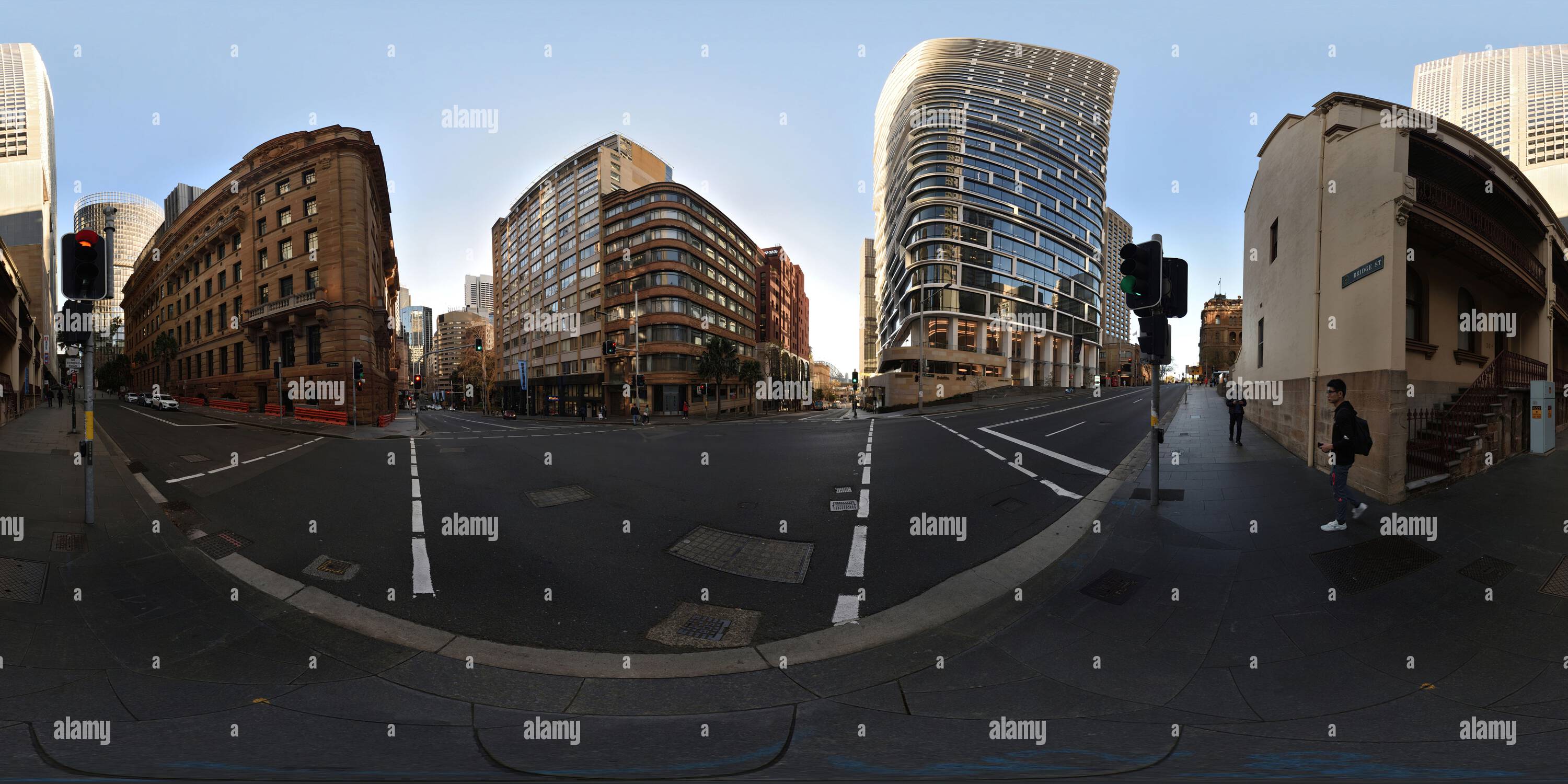 360 Grad Panorama Ansicht von Historische Terrassen gegenüber dem Gebäude des Department of Education, dem Quay Quarter Tower, im Sandsteinviertel von Sydney.