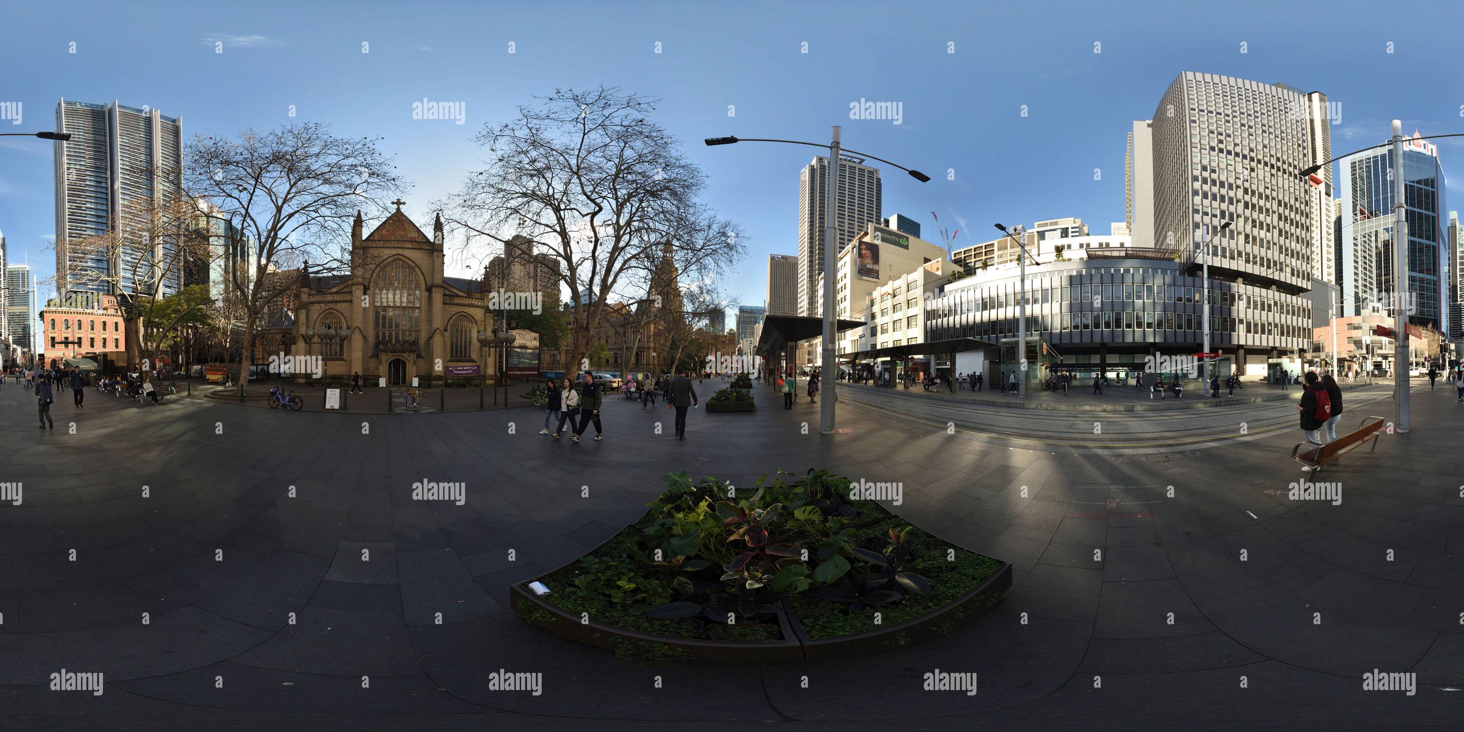 360 Grad Panorama Ansicht von Sydney, Australien, George Street, St Andrews Cathedral 1868 und Town Hall House 1973 & St Andrew's House & 1975 im brutalistischen Architekturstil