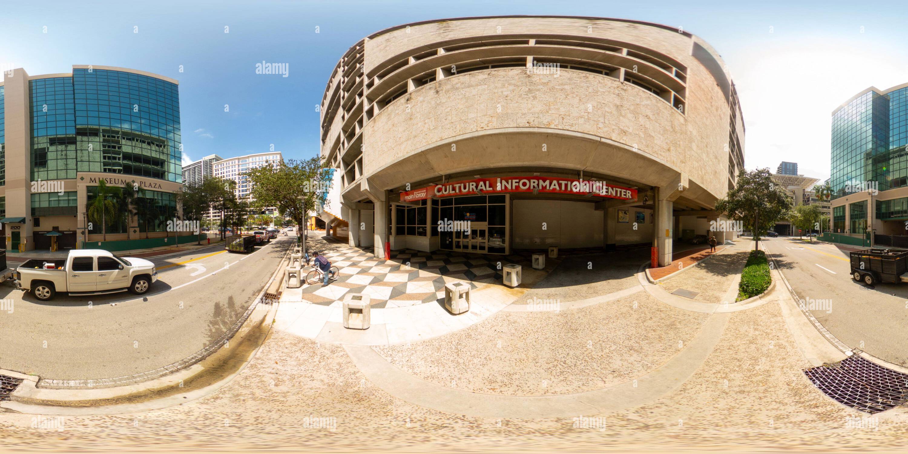 360 Grad Panorama Ansicht von Fort Lauderdale, FL, USA - 25. August 2023: Stadtzentrum von Fort Lauderdale 360, rechteckige Fotobibliothek, Kulturinformationszentrum