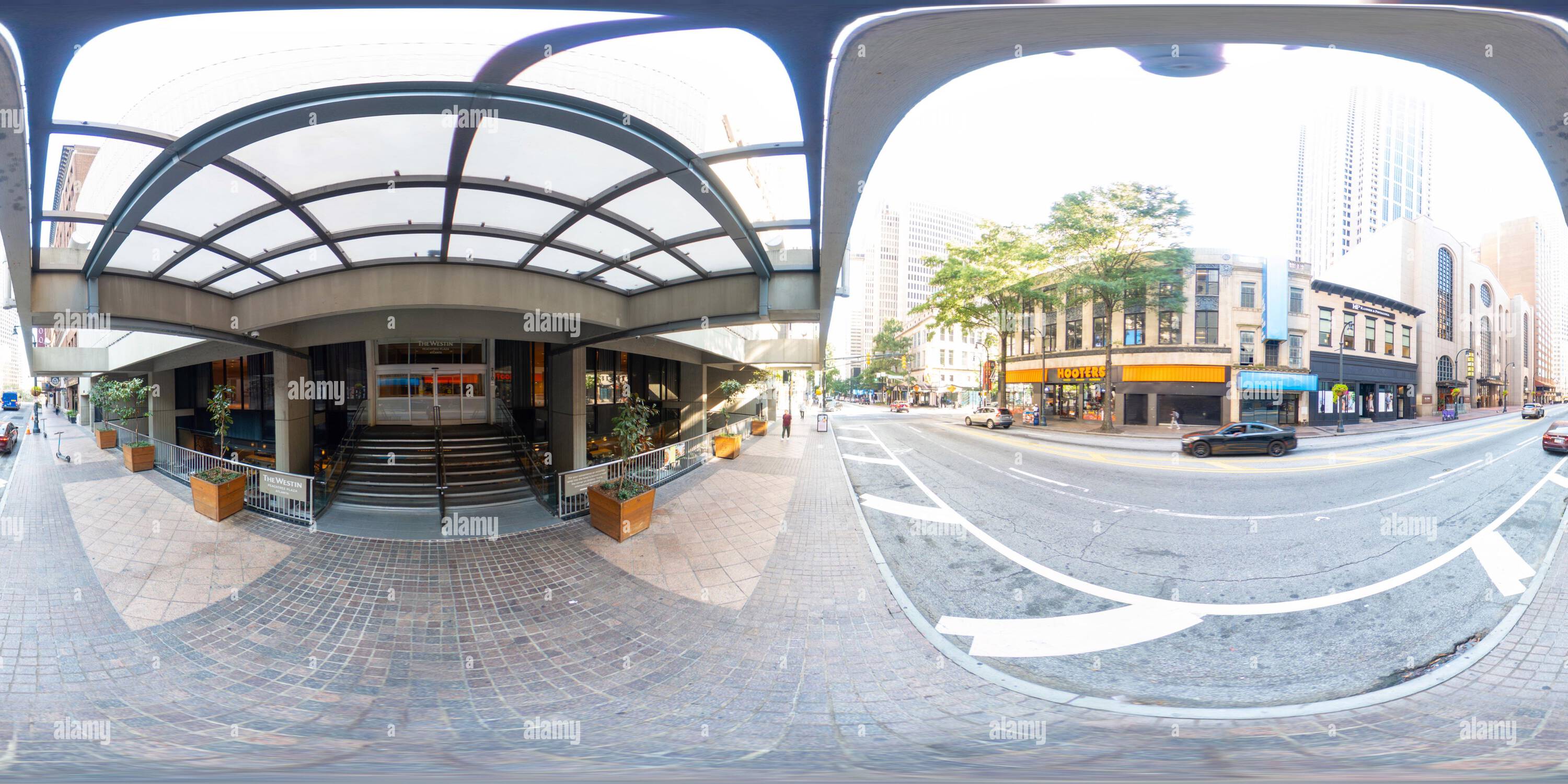 360 Grad Panorama Ansicht von Atlanta, GA, USA - 8. September 2023: 360 äquirechteckiges Foto des Weston Peachtree Plaza Atlanta