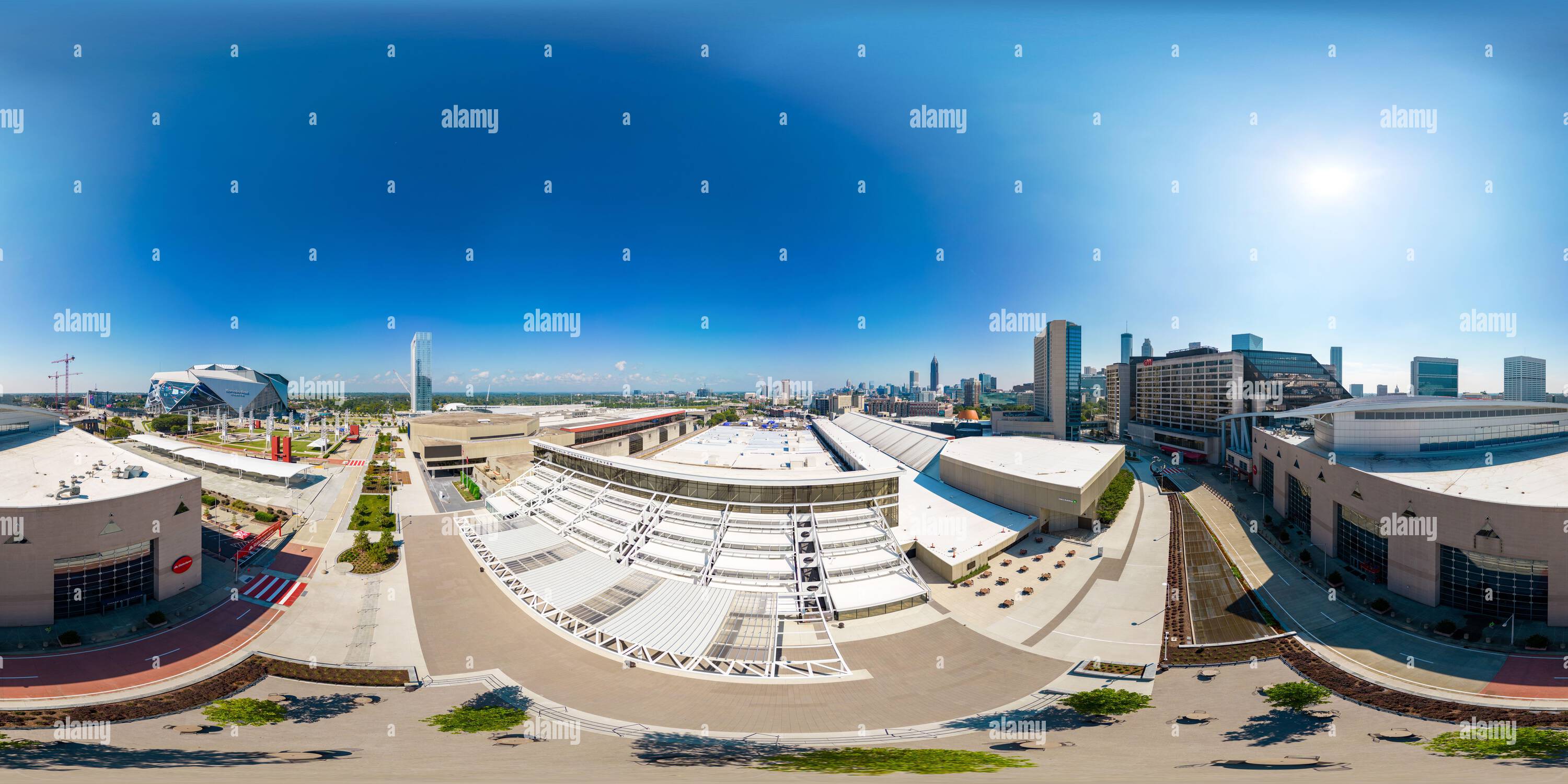 360 Grad Panorama Ansicht von Atlanta, GA, USA - 9. September 2023: 360 vr-Luftaufnahme des Georgia World Congress Center und der Convention State Farm Arena und des Mercedes Benz Stadium A