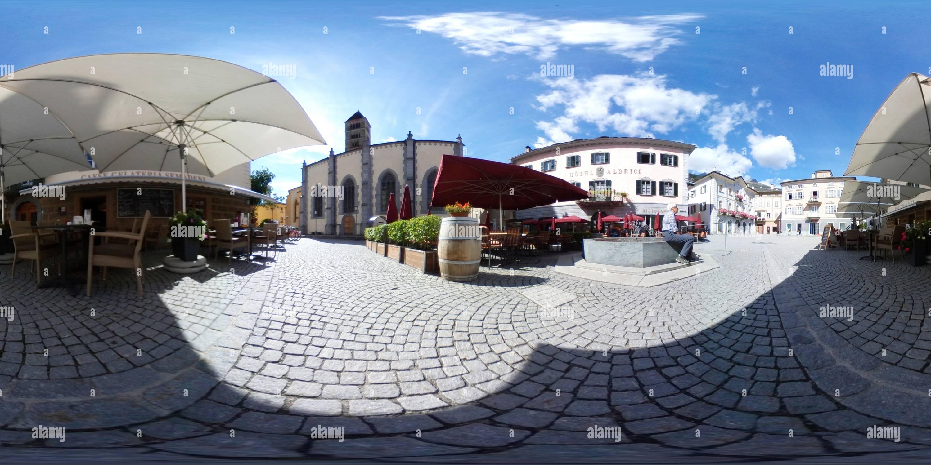 360 Grad Panorama Ansicht von Piazza Comunale 1