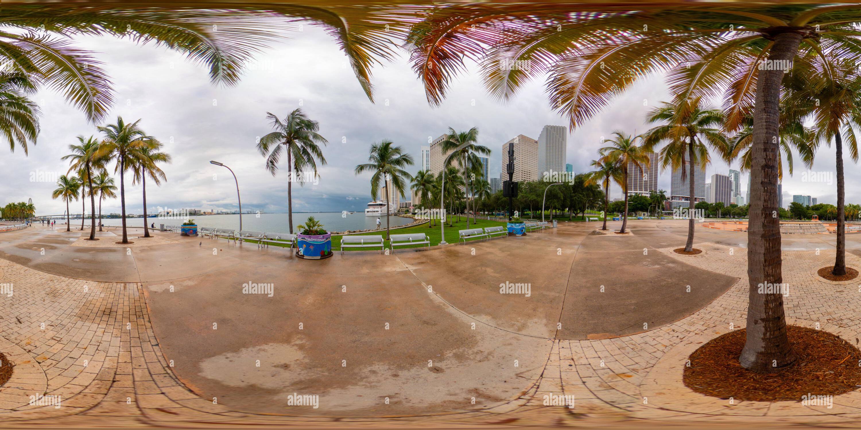 360 Grad Panorama Ansicht von Miami, FL, USA - 6. Oktober 2023: 360 gleichwertiges Foto Bayside Bayfront Park