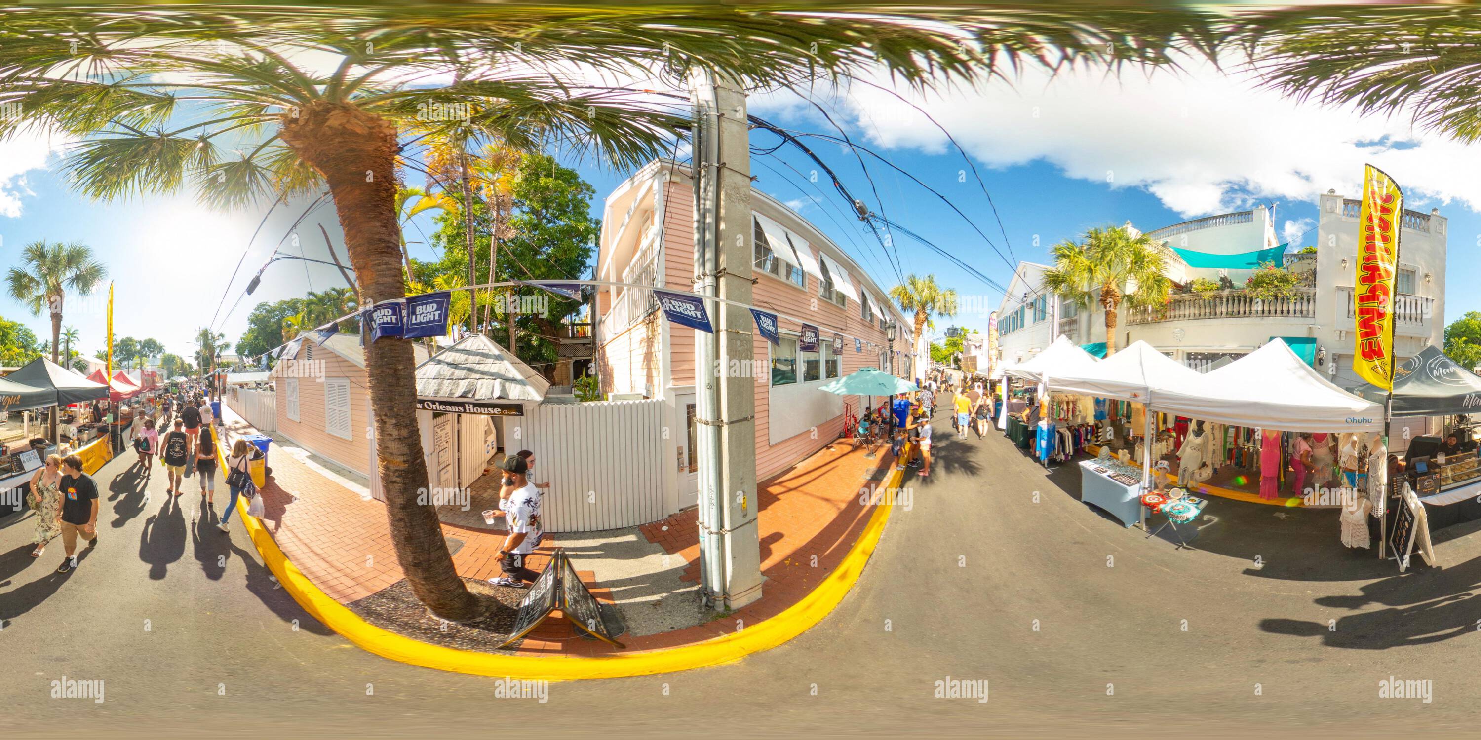 360 Grad Panorama Ansicht von Key West, FL, USA - 21. Oktober 2023: Lebensmittelhändler aus Bahama Village Key West 360 rechteckiges Stockfoto