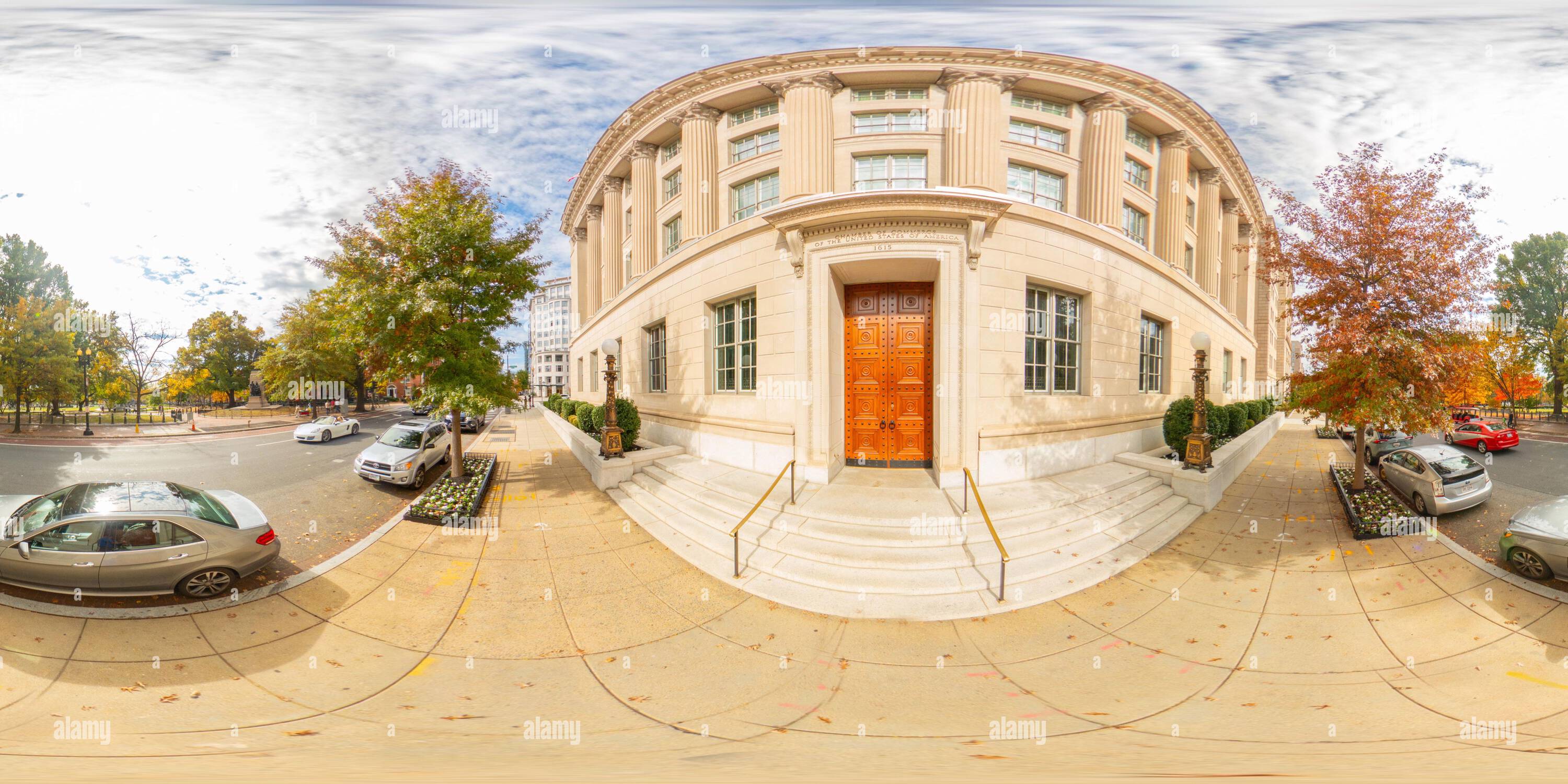 360 Grad Panorama Ansicht von Washington DC, USA - 28. Oktober 2023: Chamber of Commerce Building Washington DC. 360 Panorama VR – äquirechteckiges Foto