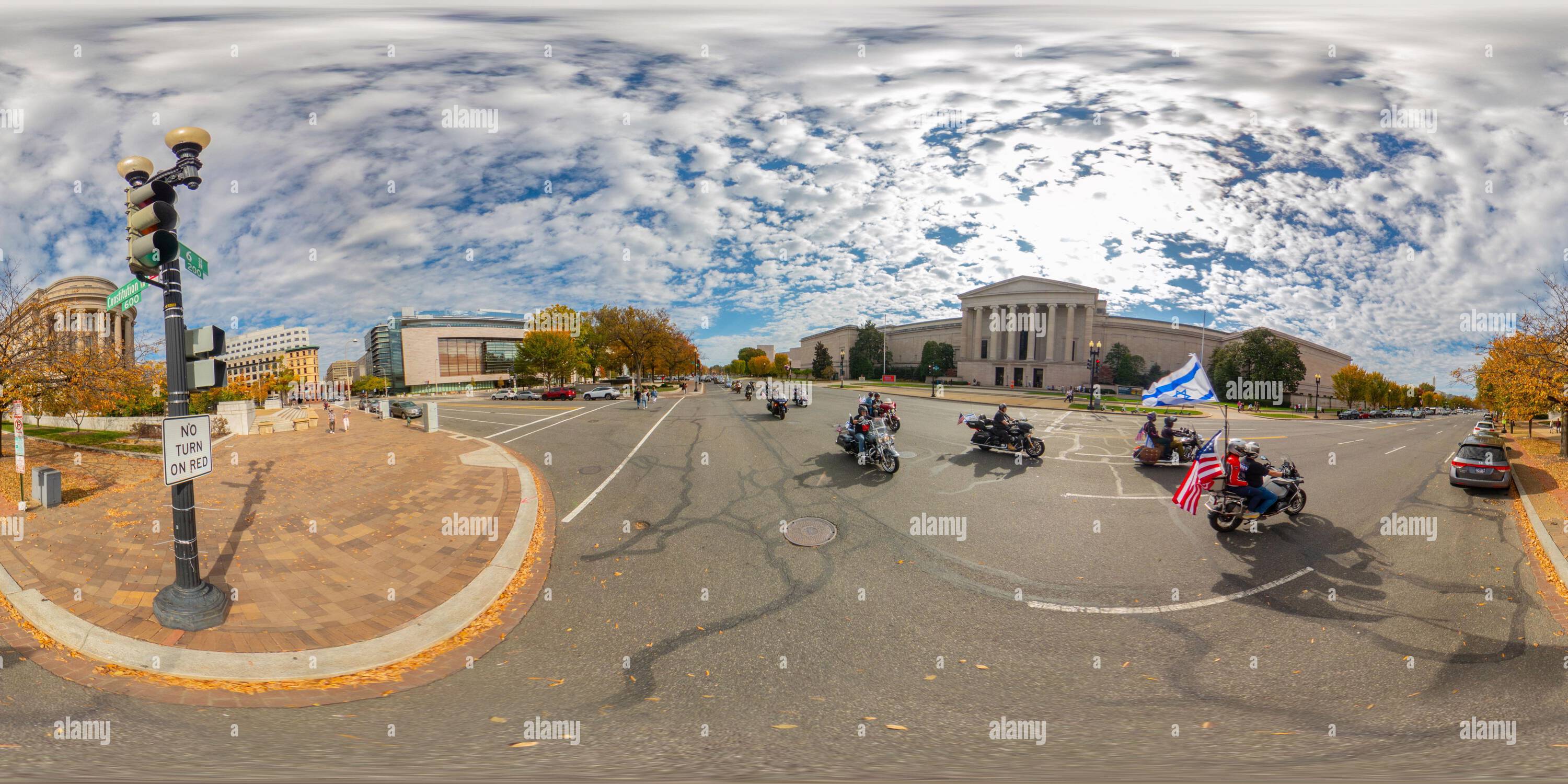 360 Grad Panorama Ansicht von Washington DC, USA - 28. Oktober 2023: Motorradrallye zur Unterstützung Israels in Washington DC. 360 Panorama VR – äquirechteckiges Foto