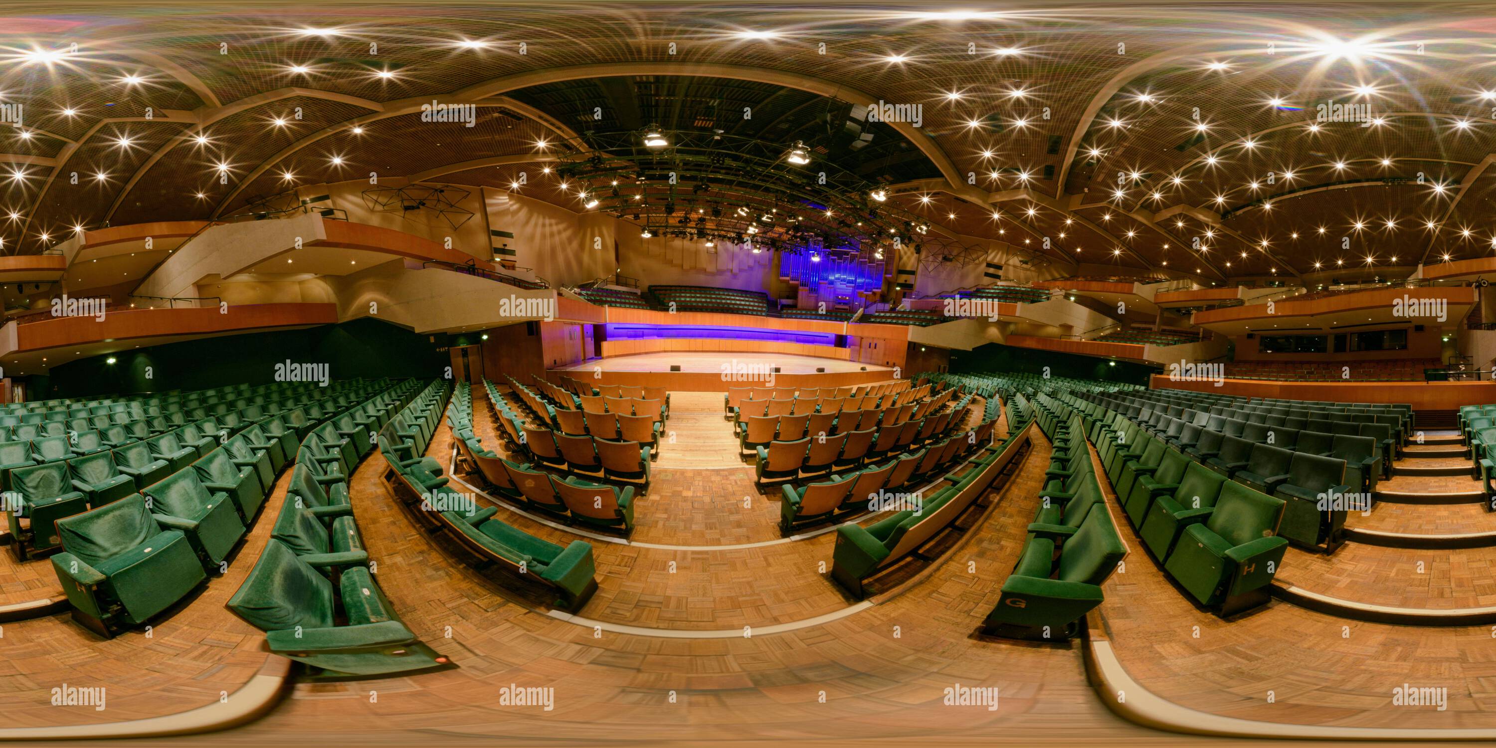 360 Grad Panorama Ansicht von 360˚ interaktives Panorama des Innenraums von Saint David's Hall Cardiff