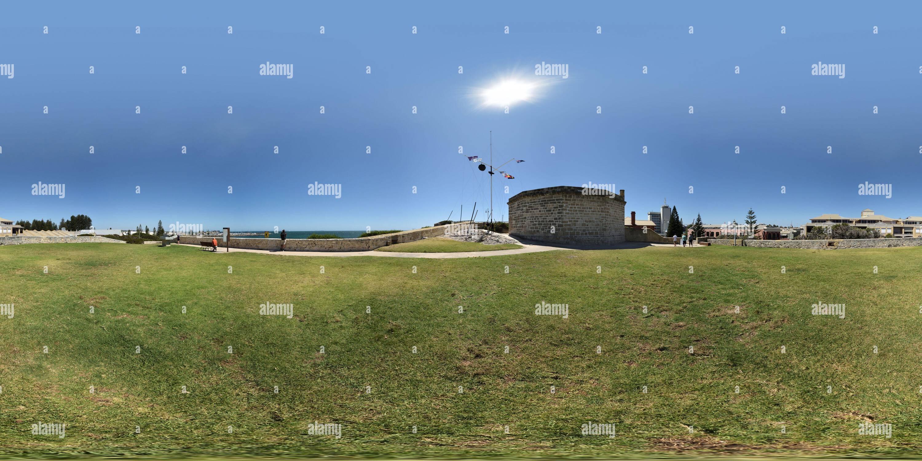 360 Grad Panorama Ansicht von 360°-Panorama des Round House 1830 und maritimer Signalmast aus dem Park von Arthur Head, dem ältesten Kolonialgebäude in Western Australia