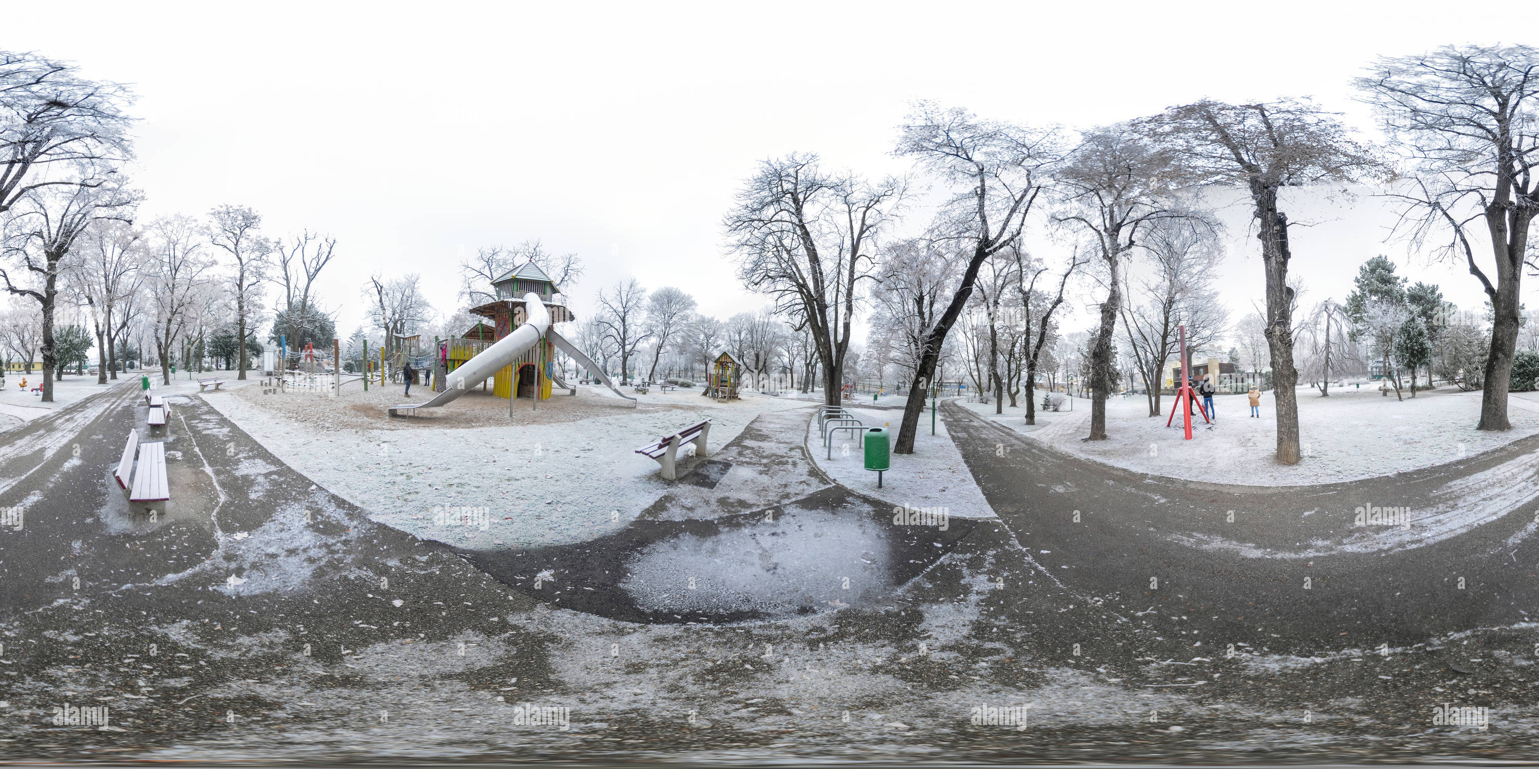 360 Grad Panorama Ansicht von Blick vom Stadtpark an der Kreuzung der Gassen 2