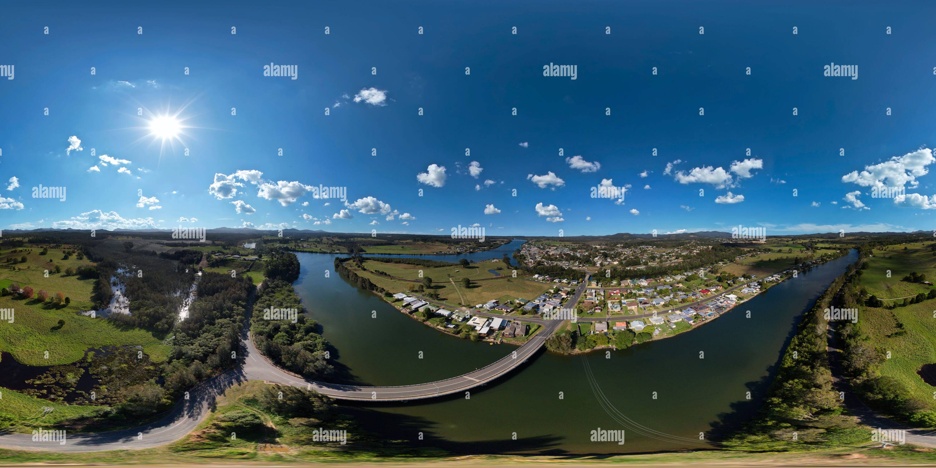 360 Grad Panorama Ansicht von 360° Luftpanorama von Taylors Arm Teil des kleinen Flusstadts Macksville Mid North Coast New South Wales Australien